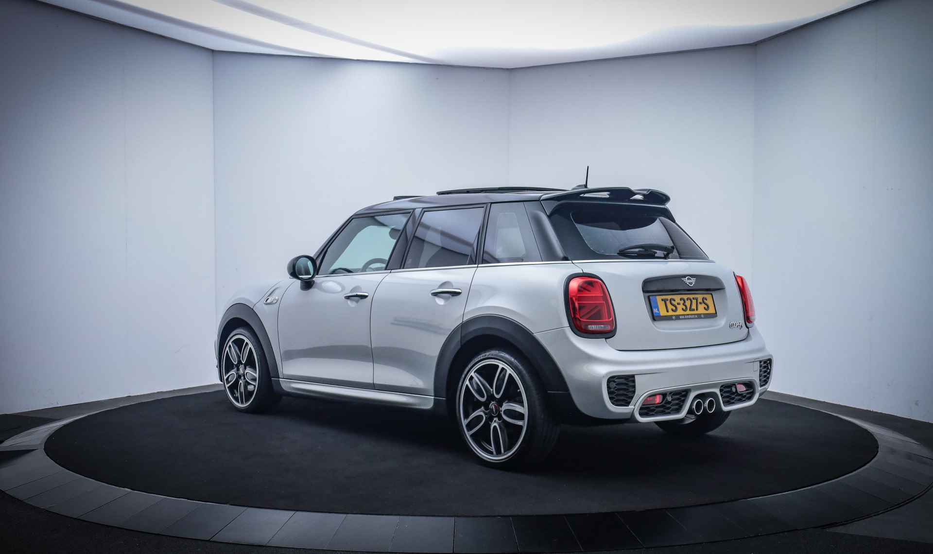 MINI Mini 2.0 Cooper S PANO/HARMAN KARDON/LED/HEAD UP/JCW PAKKET/NAVI/CARPLAY/LMV 18'' - 7/28