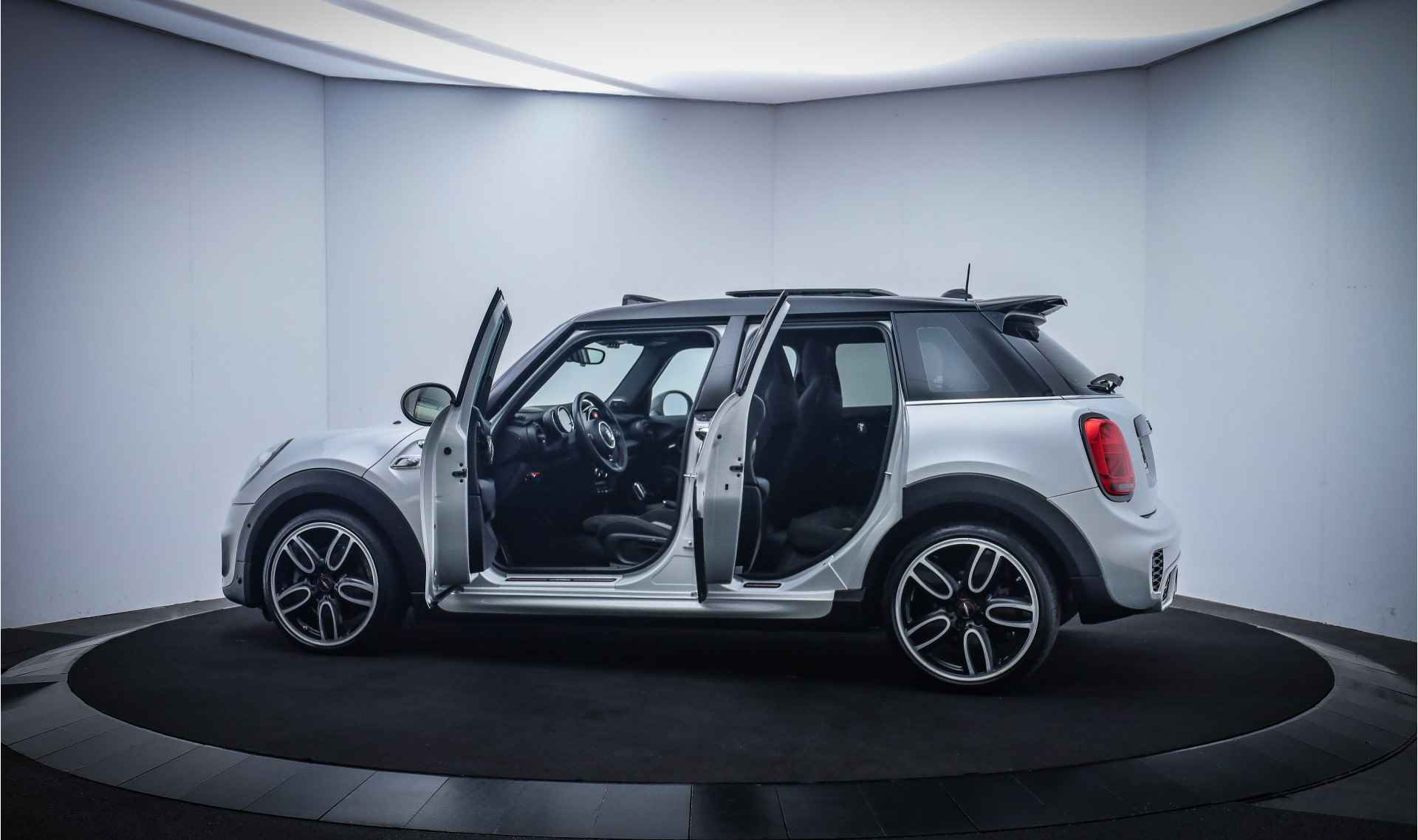 MINI Mini 2.0 Cooper S PANO/HARMAN KARDON/LED/HEAD UP/JCW PAKKET/NAVI/CARPLAY/LMV 18'' - 8/28