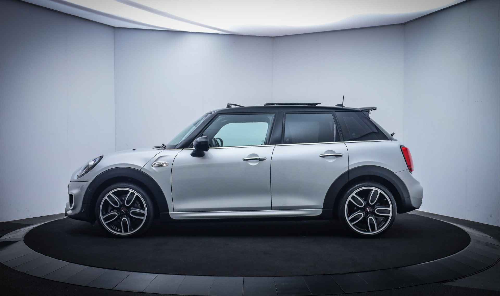 MINI Mini 2.0 Cooper S PANO/HARMAN KARDON/LED/HEAD UP/JCW PAKKET/NAVI/CARPLAY/LMV 18'' - 11/28