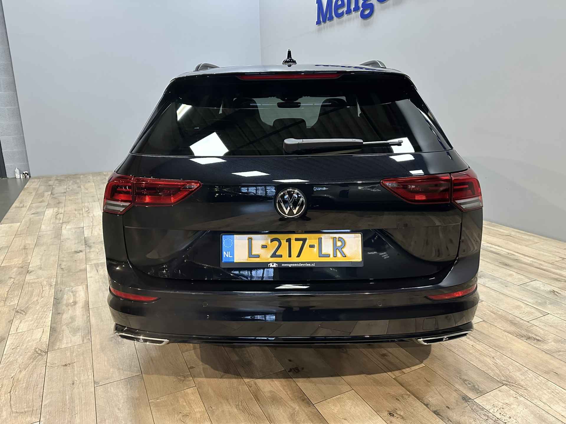 Volkswagen GOLF Variant 1.5 eTSI R-Line Virtual | Panorama | LED | Adaptive Cruise | Camera | Navigatie | Stoelverwarming | Apple Carplay Android Auto | Isofix | NAP | - 4/48