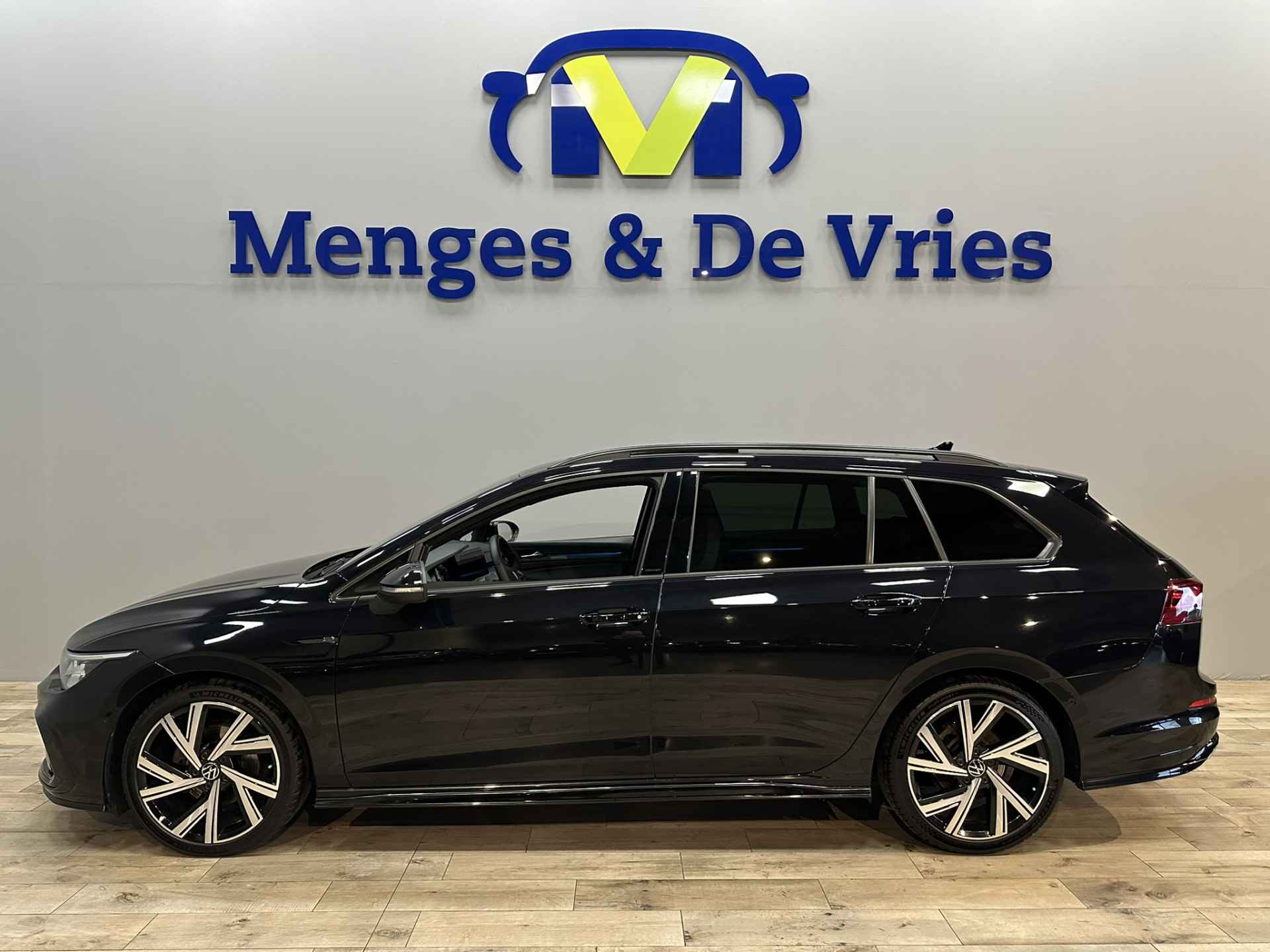 Volkswagen GOLF Variant 1.5 eTSI R-Line Virtual | Panorama | LED | Adaptive Cruise | Camera | Navigatie | Stoelverwarming | Apple Carplay Android Auto | Isofix | NAP | - 6/48