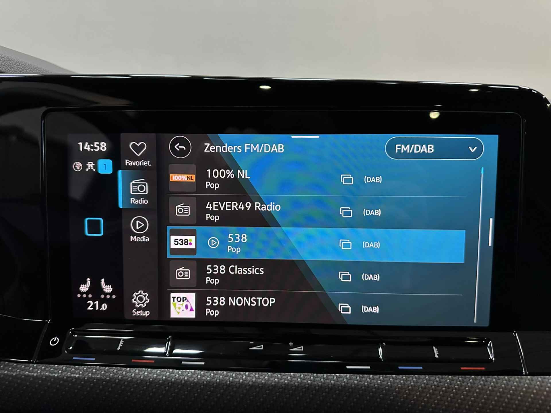 Volkswagen GOLF Variant 1.5 eTSI R-Line Virtual | Panorama | LED | Adaptive Cruise | Camera | Navigatie | Stoelverwarming | Apple Carplay Android Auto | Isofix | NAP | - 22/48