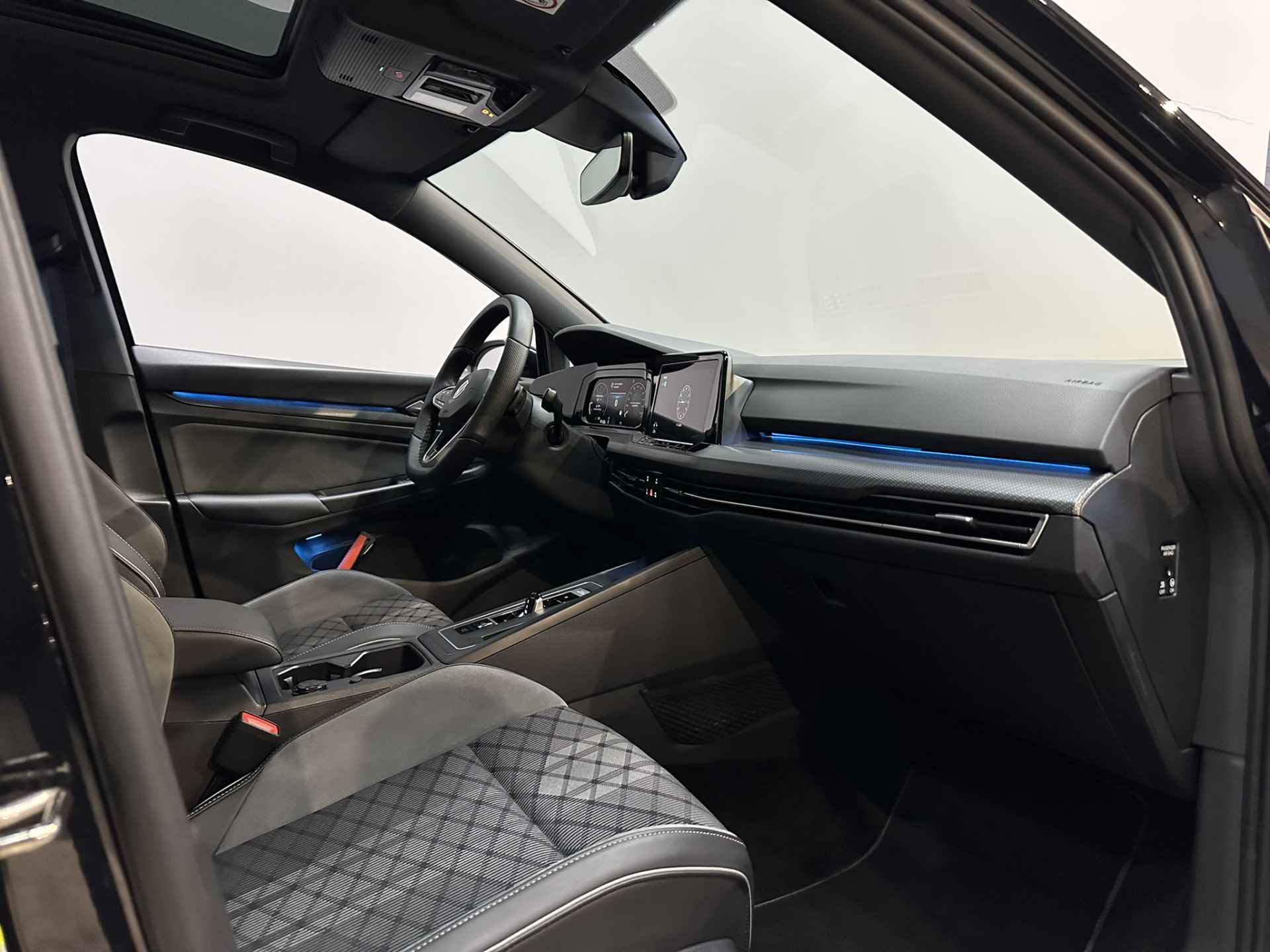 Volkswagen GOLF Variant 1.5 eTSI R-Line Virtual | Panorama | LED | Adaptive Cruise | Camera | Navigatie | Stoelverwarming | Apple Carplay Android Auto | Isofix | NAP | - 29/48