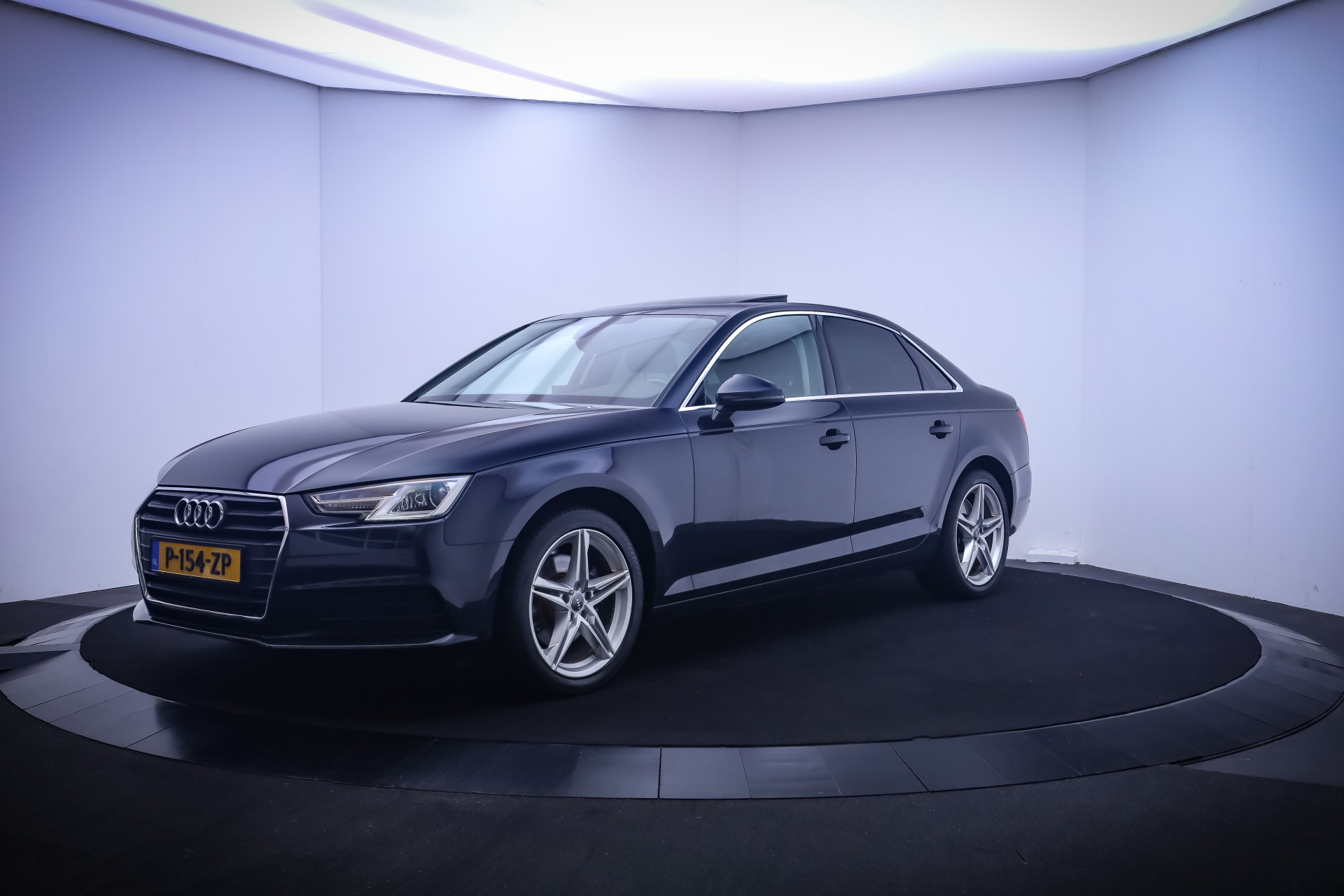 Audi A4 Limousine 2.0T 190Pk S-Tr. Pro Line SCHUIFDAK/CARPLAY/CAMERA/LED/NAVI/CLIMA/CRUISE/LEDER/PDC V+A/LMV 18''