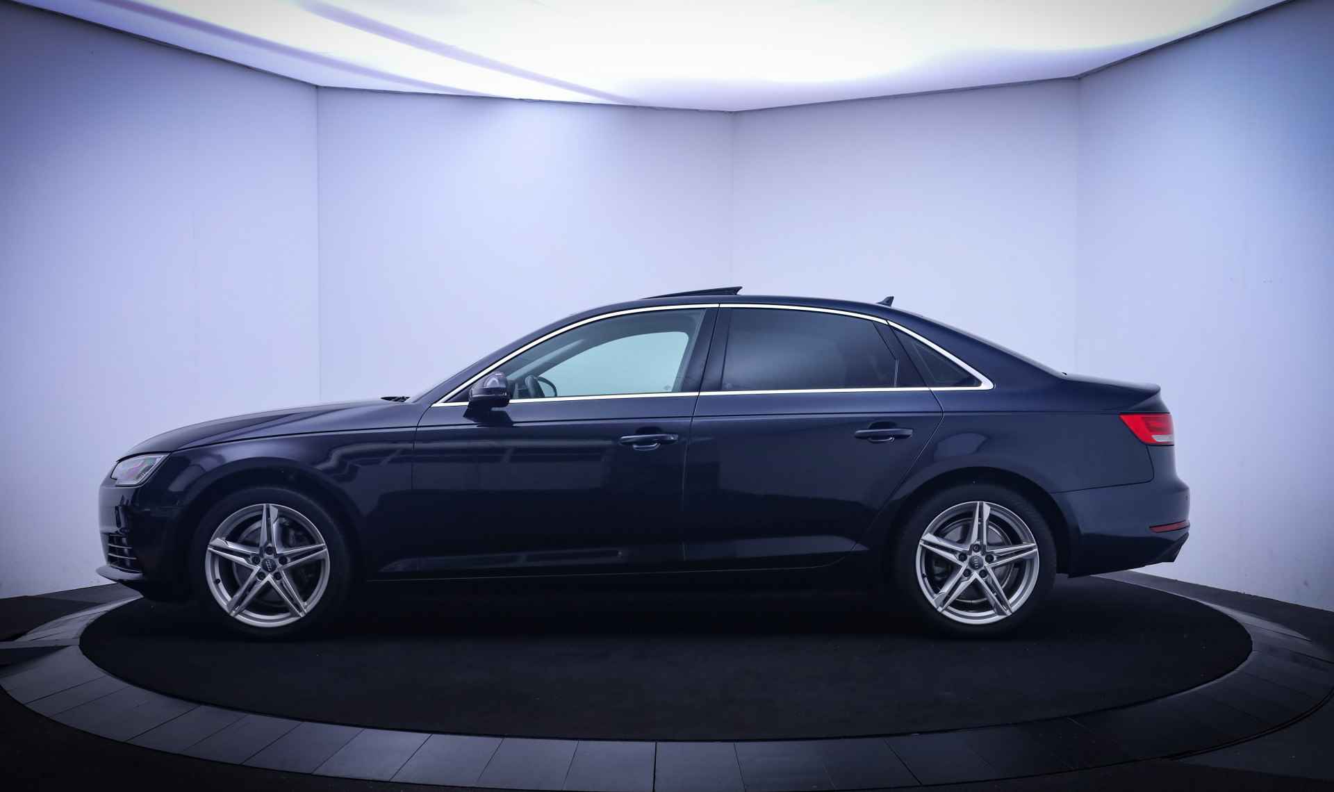 Audi A4 Limousine 2.0T 190Pk S-Tr. Pro Line SCHUIFDAK/CARPLAY/CAMERA/LED/NAVI/CLIMA/CRUISE/LEDER/PDC V+A/LMV 18'' - 12/25