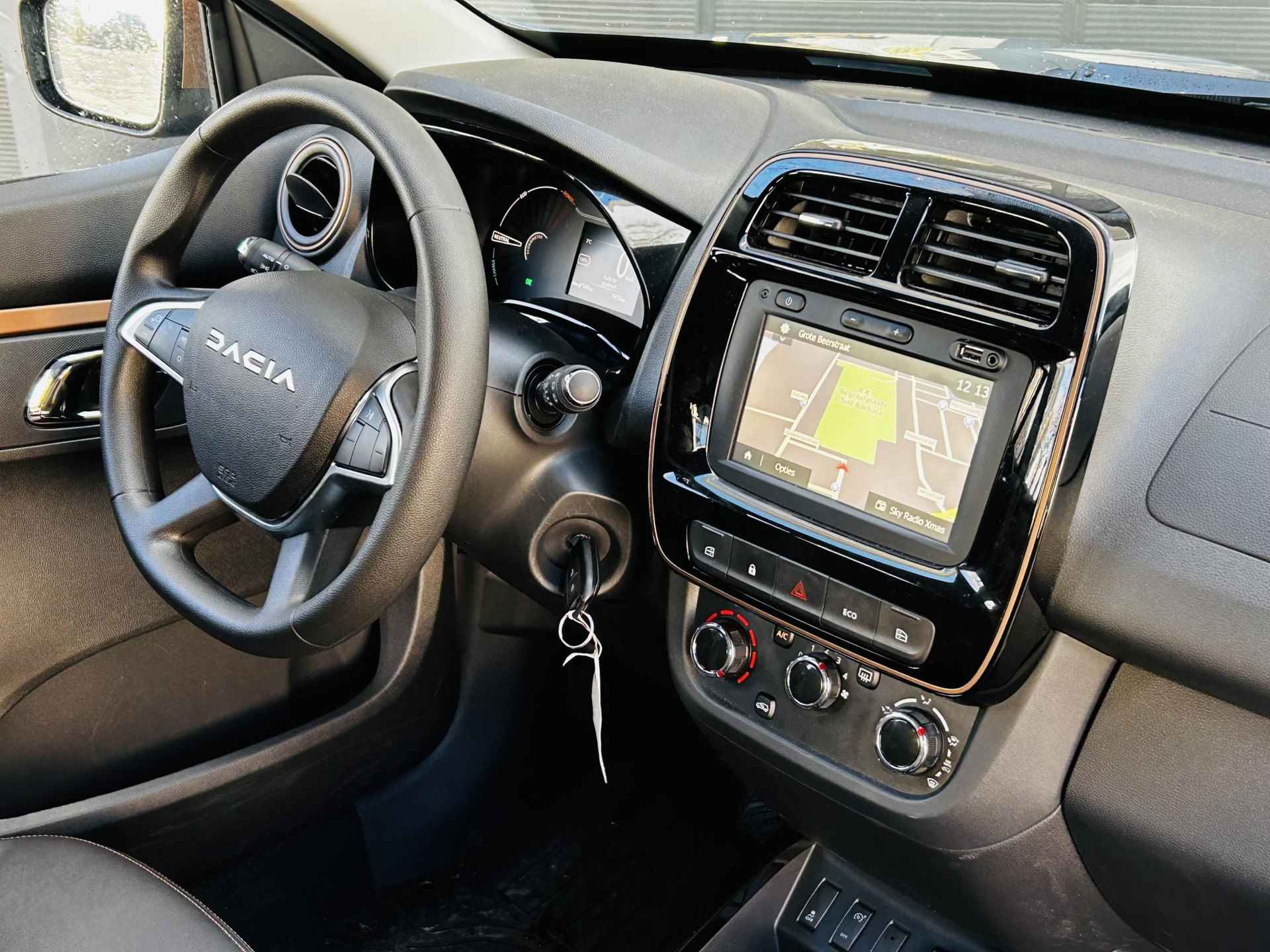 Dacia Spring Extreme 27 kWh LET OP DEMO BTW AUTO ,VRAAG NAAR DE HUIDIGE KILOMETERSTAND - 6/18