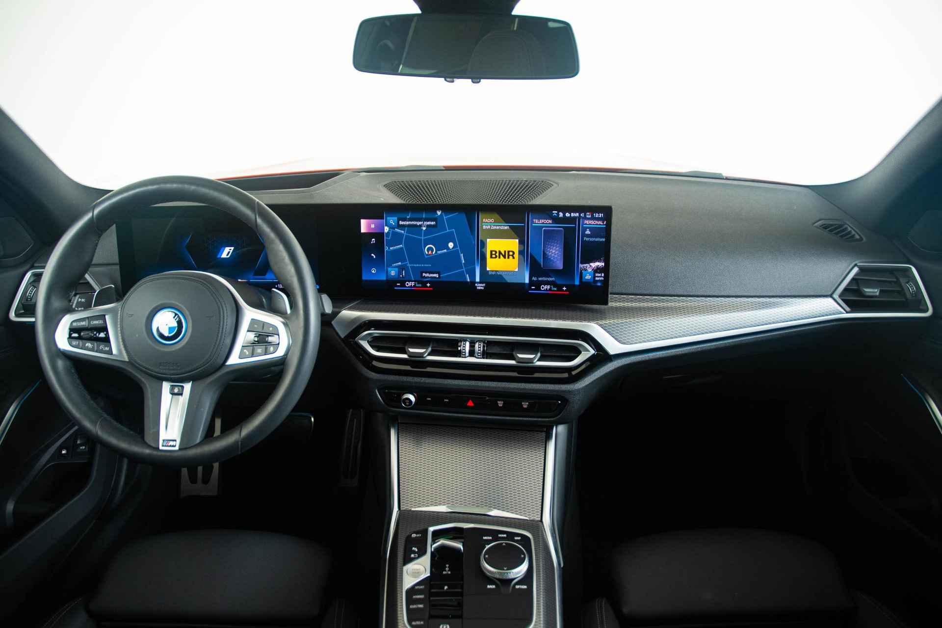 BMW 3-serie Touring 330e xDrive M Sportpakket - Panoramadak - Comfort Access - Adaptive LED - Stoel en Stuurverwarming - Active Cruise Control - Driving Assistant - HUD - 3/53