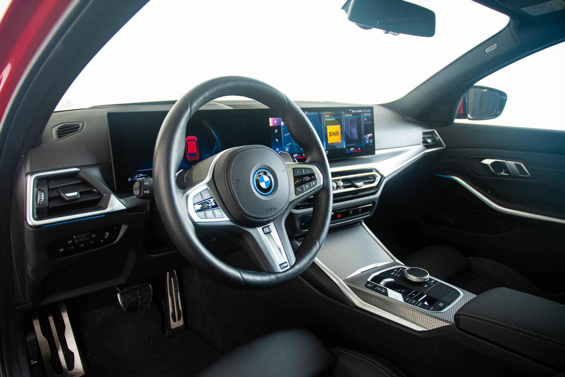 BMW 3-serie Touring 330e xDrive M Sportpakket - Panoramadak - Comfort Access - Adaptive LED - Stoel en Stuurverwarming - Active Cruise Control - Driving Assistant - HUD - 10/53