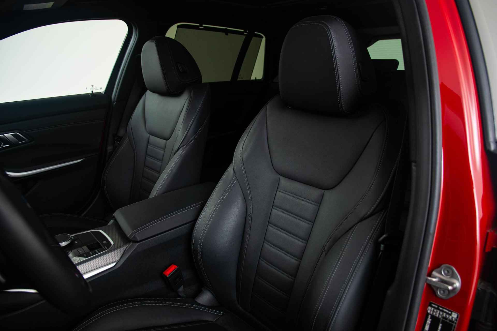 BMW 3-serie Touring 330e xDrive M Sportpakket - Panoramadak - Comfort Access - Adaptive LED - Stoel en Stuurverwarming - Active Cruise Control - Driving Assistant - HUD - 11/53