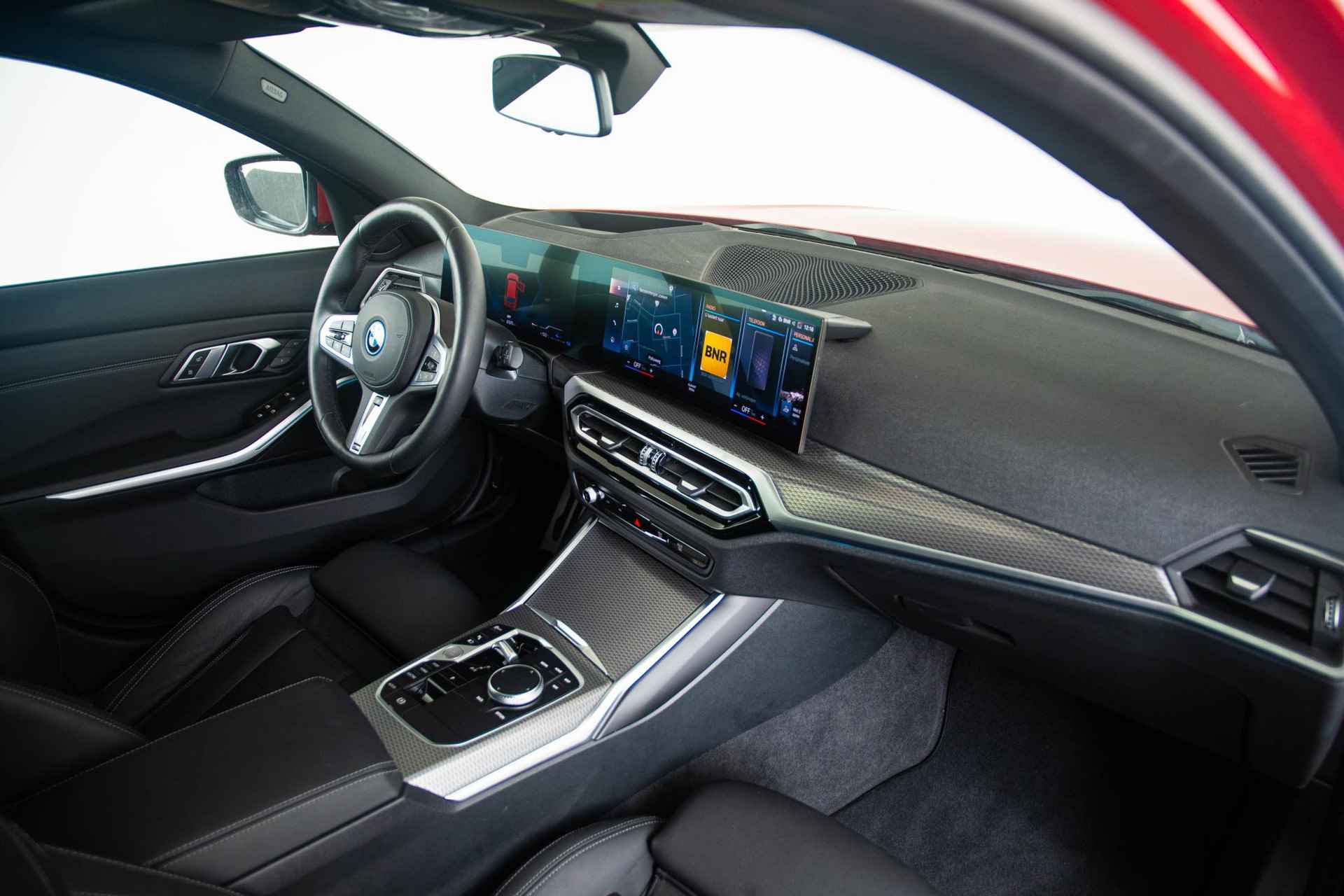 BMW 3-serie Touring 330e xDrive M Sportpakket - Panoramadak - Comfort Access - Adaptive LED - Stoel en Stuurverwarming - Active Cruise Control - Driving Assistant - HUD - 14/53