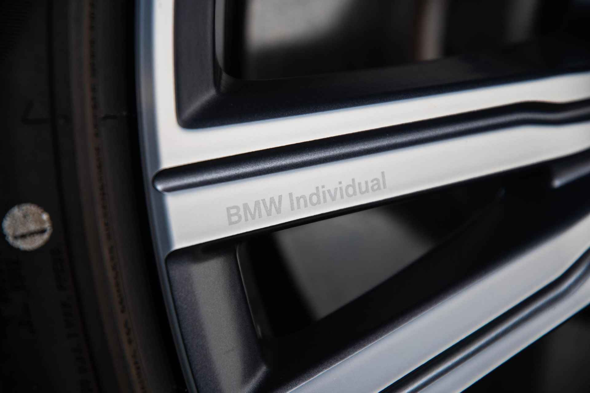 BMW 3-serie Touring 330e xDrive M Sportpakket - Panoramadak - Comfort Access - Adaptive LED - Stoel en Stuurverwarming - Active Cruise Control - Driving Assistant - HUD - 22/53