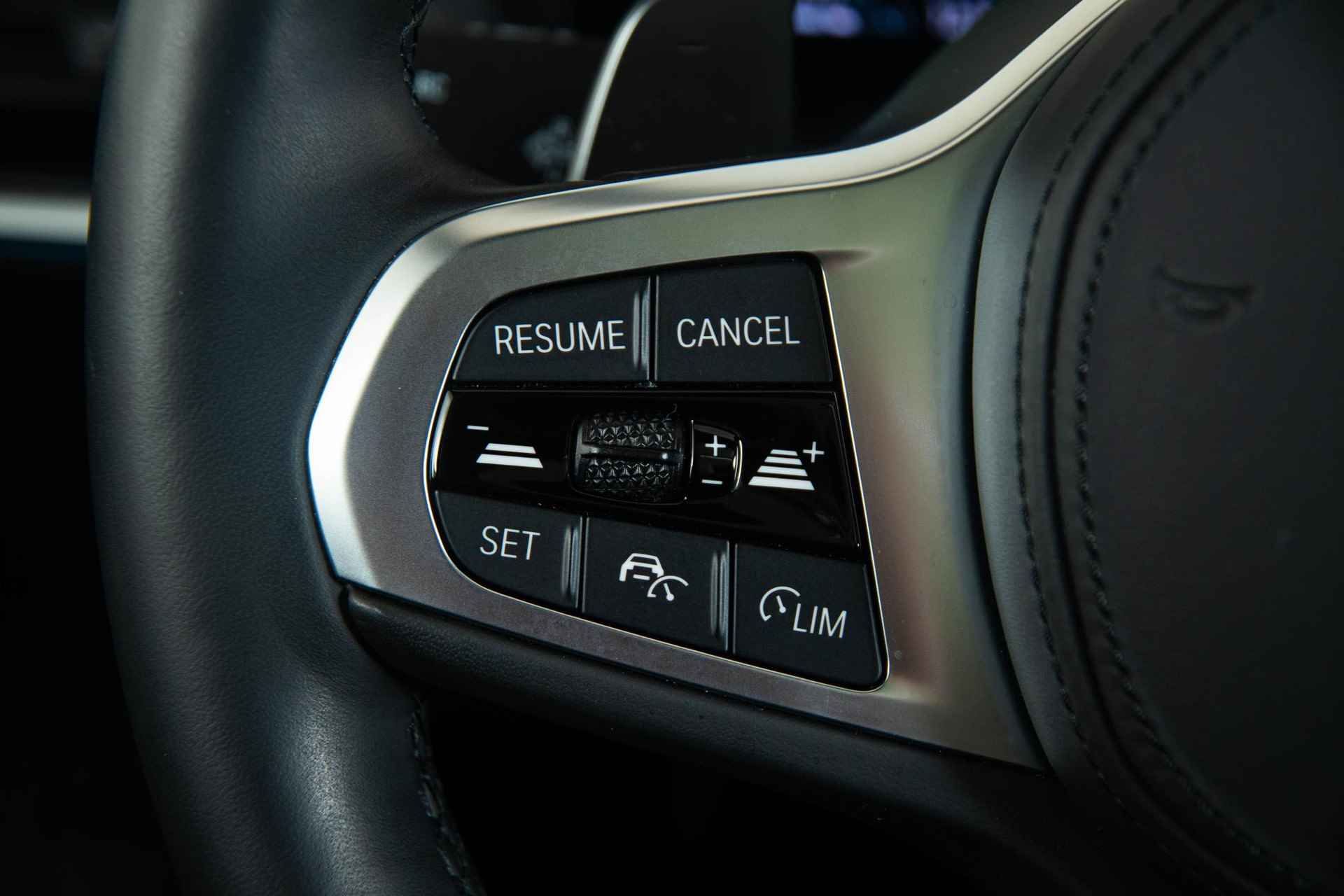 BMW 3-serie Touring 330e xDrive M Sportpakket - Panoramadak - Comfort Access - Adaptive LED - Stoel en Stuurverwarming - Active Cruise Control - Driving Assistant - HUD - 29/53