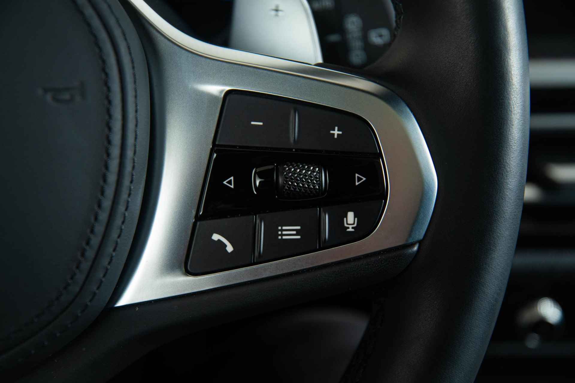 BMW 3-serie Touring 330e xDrive M Sportpakket - Panoramadak - Comfort Access - Adaptive LED - Stoel en Stuurverwarming - Active Cruise Control - Driving Assistant - HUD - 30/53