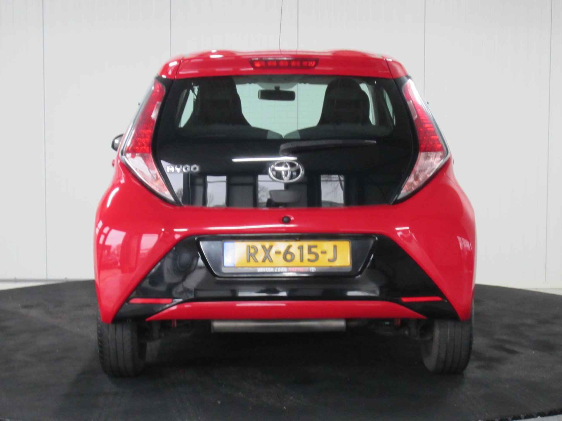 Toyota Aygo 1.0 VVT-i x-play Airco Camera - 10/20