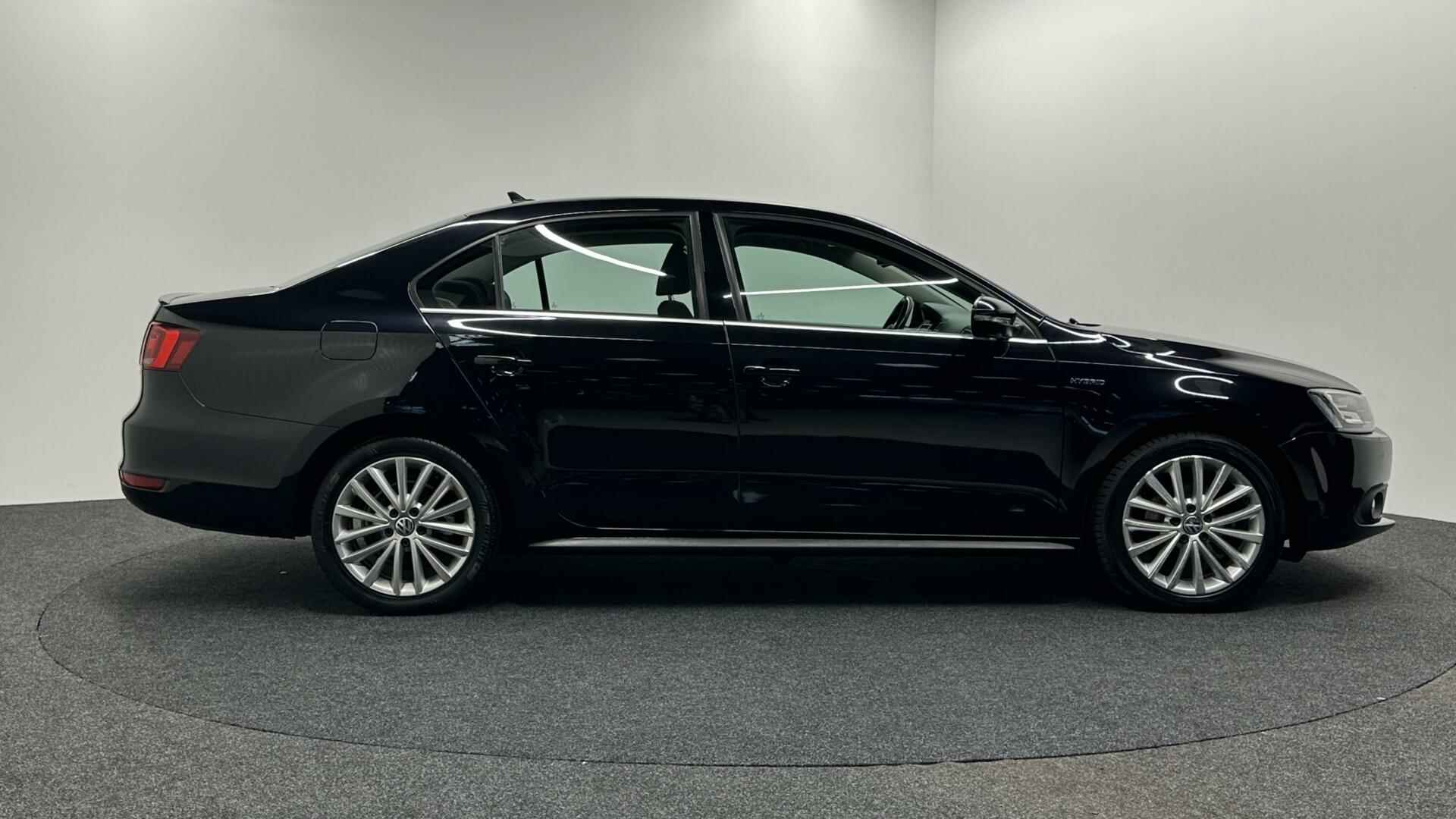 Volkswagen Jetta 1.4 TSI Hybrid Comfortline NAVI LM CRUISE - 10/40