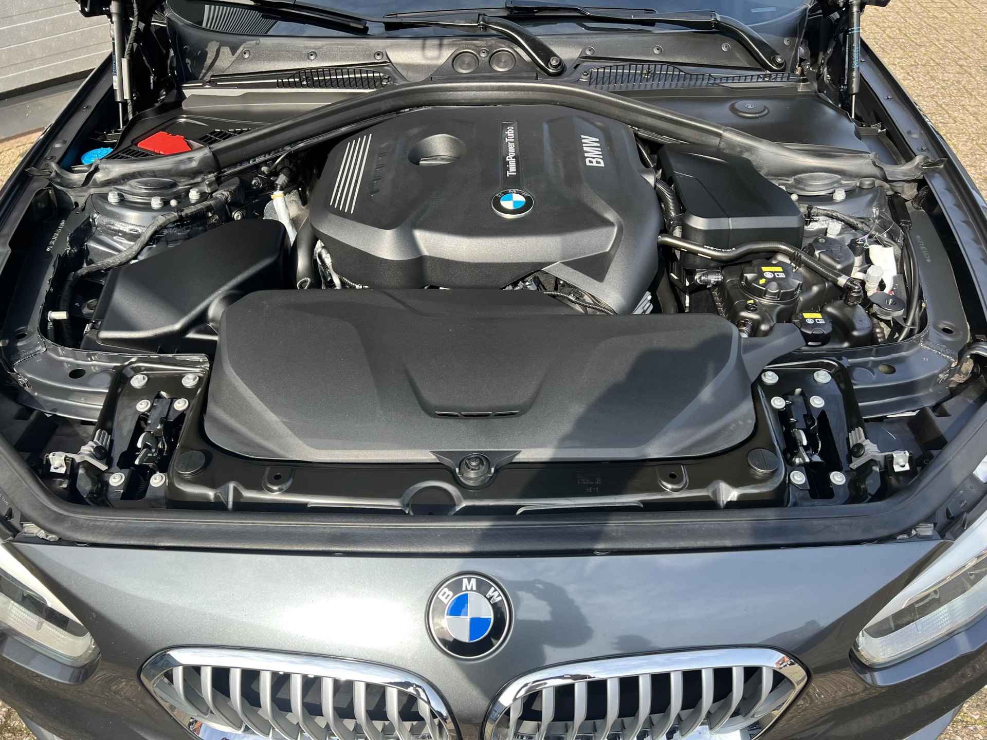 BMW 1-serie 120i Urban Line 184 PK Airconditioning, Isofix, Apple Carplay, Half lederen bekleding, USB/AUX, Cruise Control, 17'' Lichtmetalen velgen, Multifunctioneel stuurwiel, Bluetooth (MET GARANTIE*) - 10/31