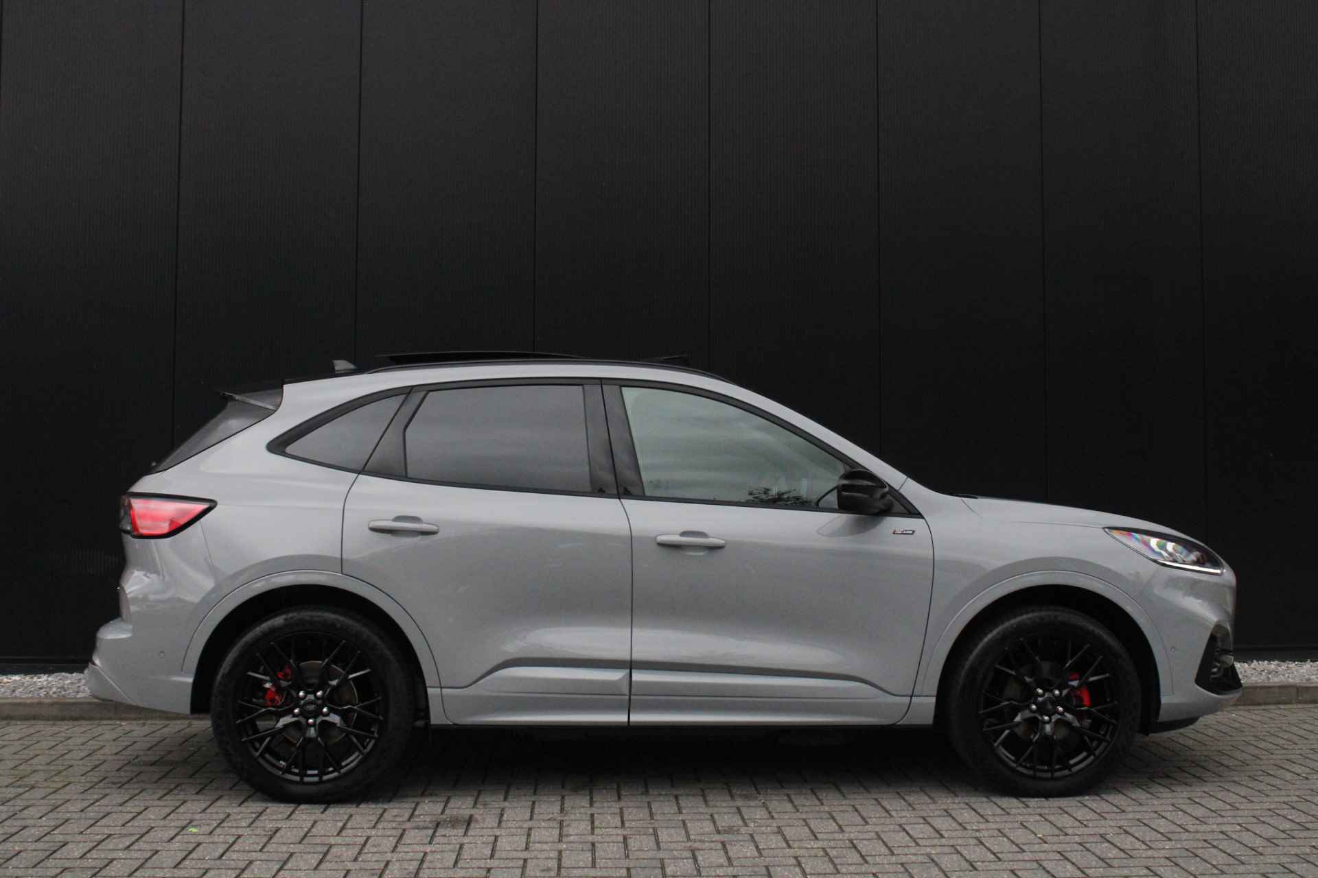 Ford Kuga 2.5 PHEV Graphite Tech Edition | 20'' | Panoramadak | 360 camera | AGR-stoelen | B&O | Head-up | Winter-pack | Adaptieve cruise - 4/49