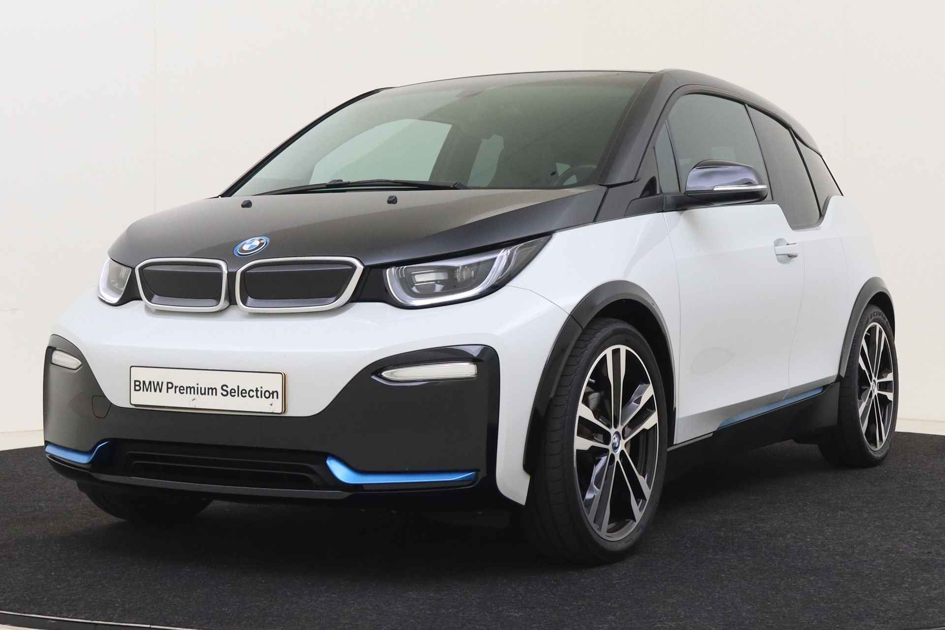 BMW i3 S iPerformance 94Ah 33 kWh / Stoelverwarming / Cruise Control / Navigatie / Multifunctioneel stuurwiel - 1/50