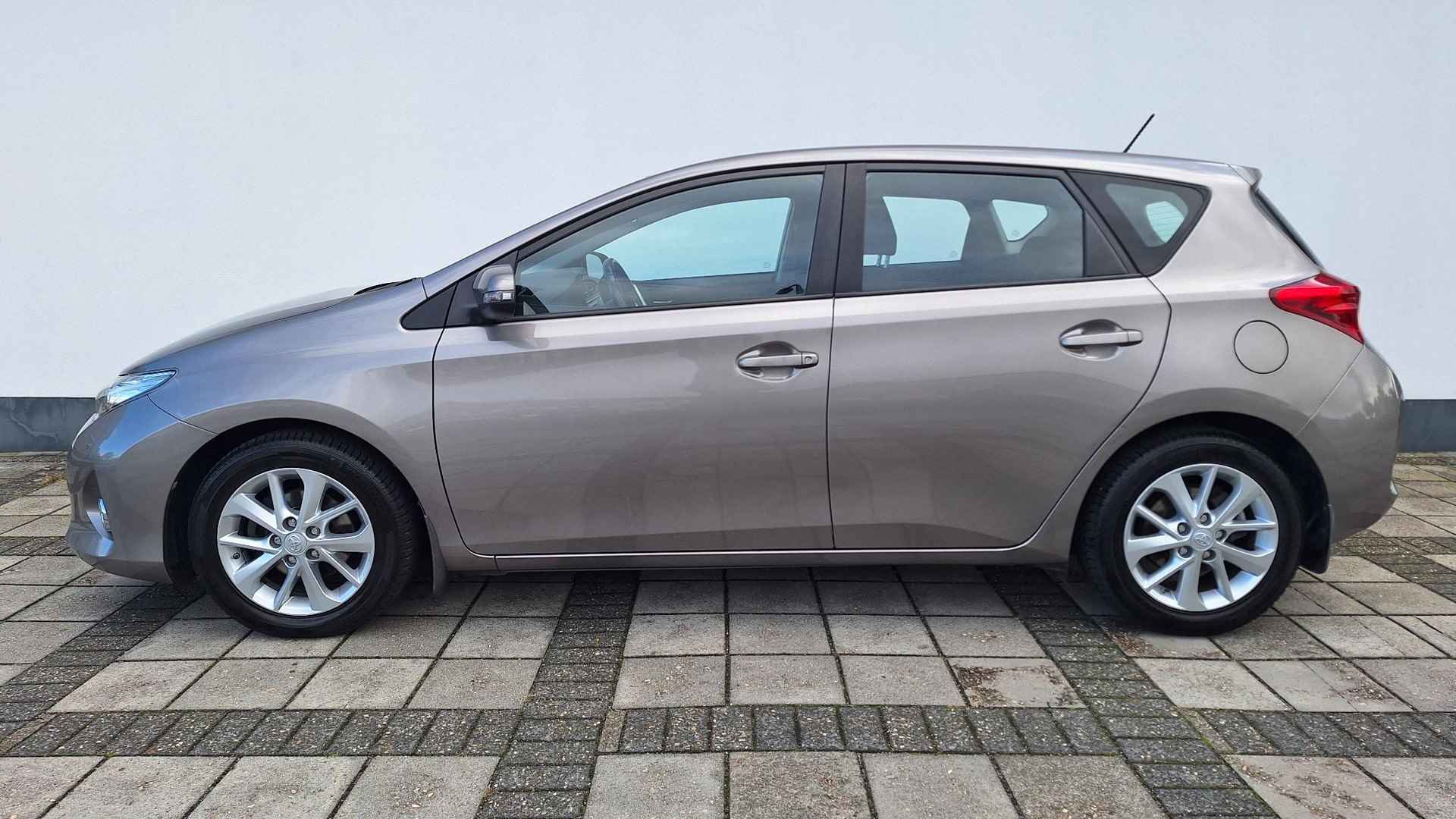 Toyota Auris 1.3 Now rijklaar prijs - 2/27