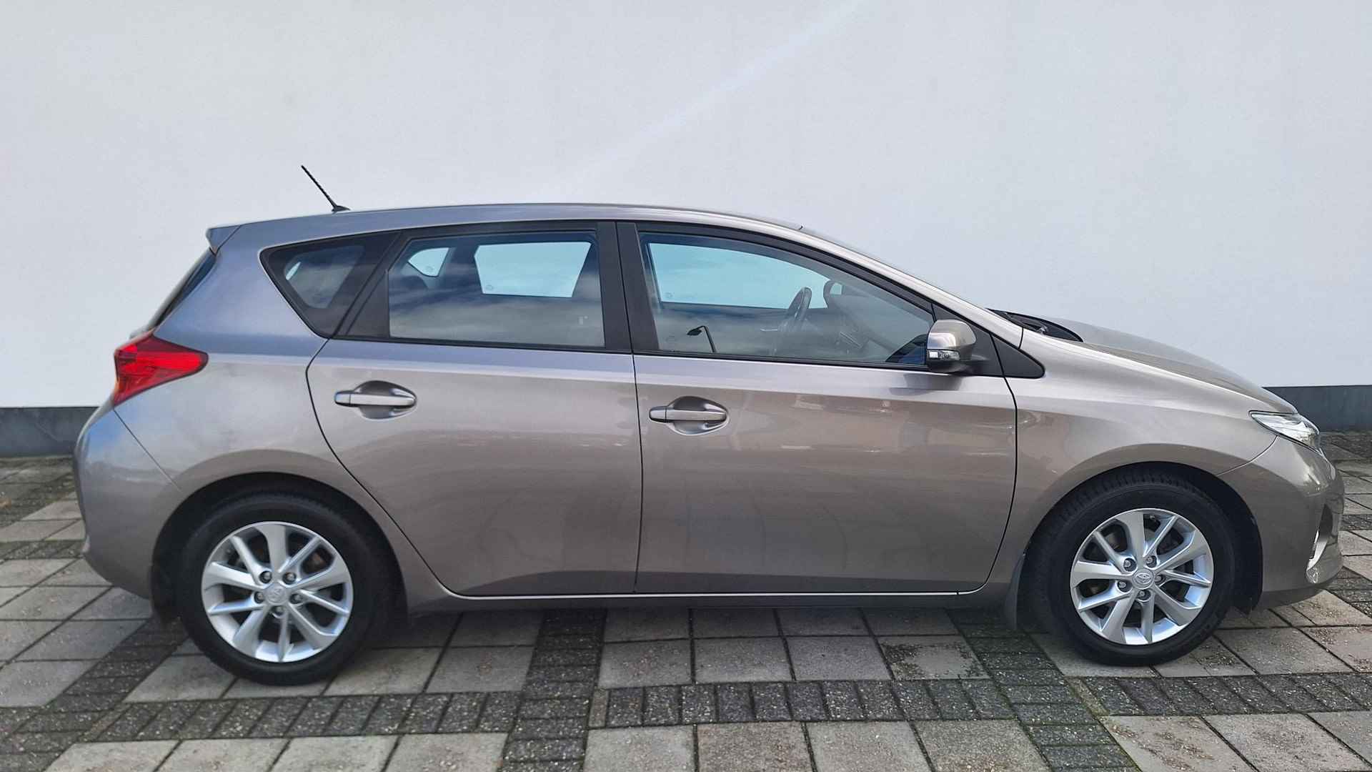 Toyota Auris 1.3 Now rijklaar prijs - 3/27