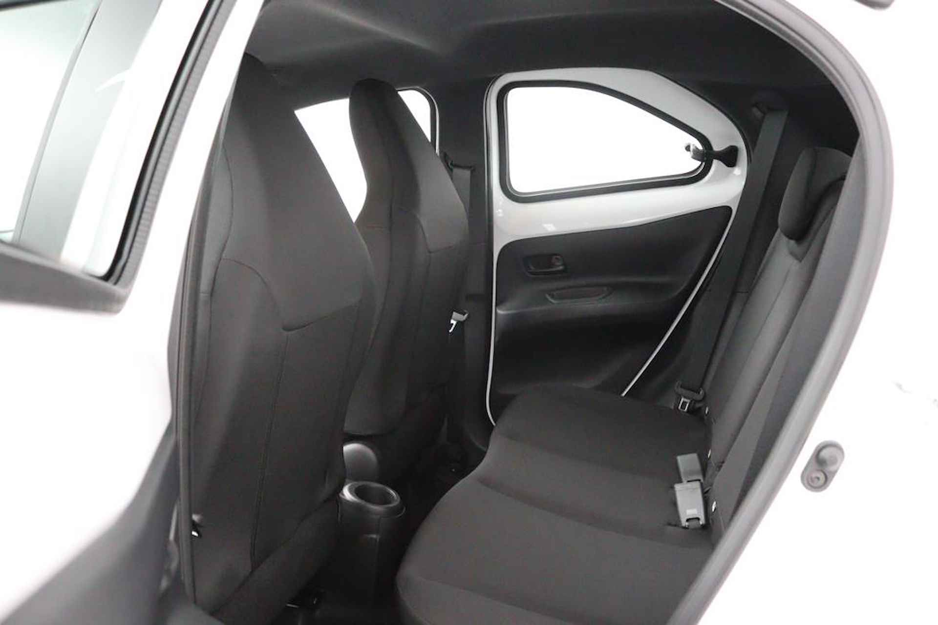 Toyota Aygo X 1.0 VVT-i MT play | Apple Carplay | Android Auto | Achteruitrijcamera | 10 Jaar Garantie | - 12/41