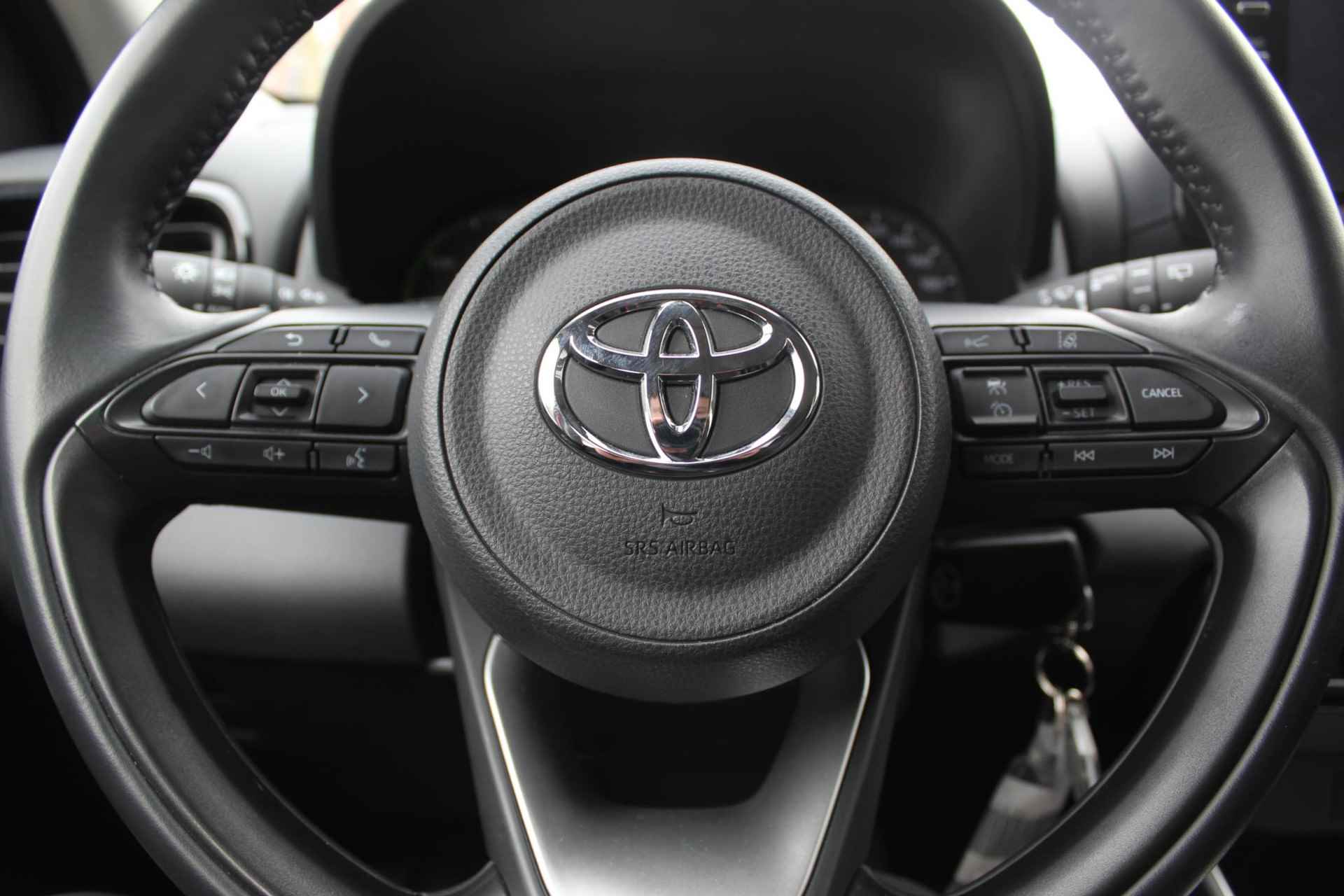 Toyota Yaris 1.5 HYBRID LM-VELGEN NAVI DAB APPLE/ANDROID CAMERA AD-CRUISE CLIMA - 6/29