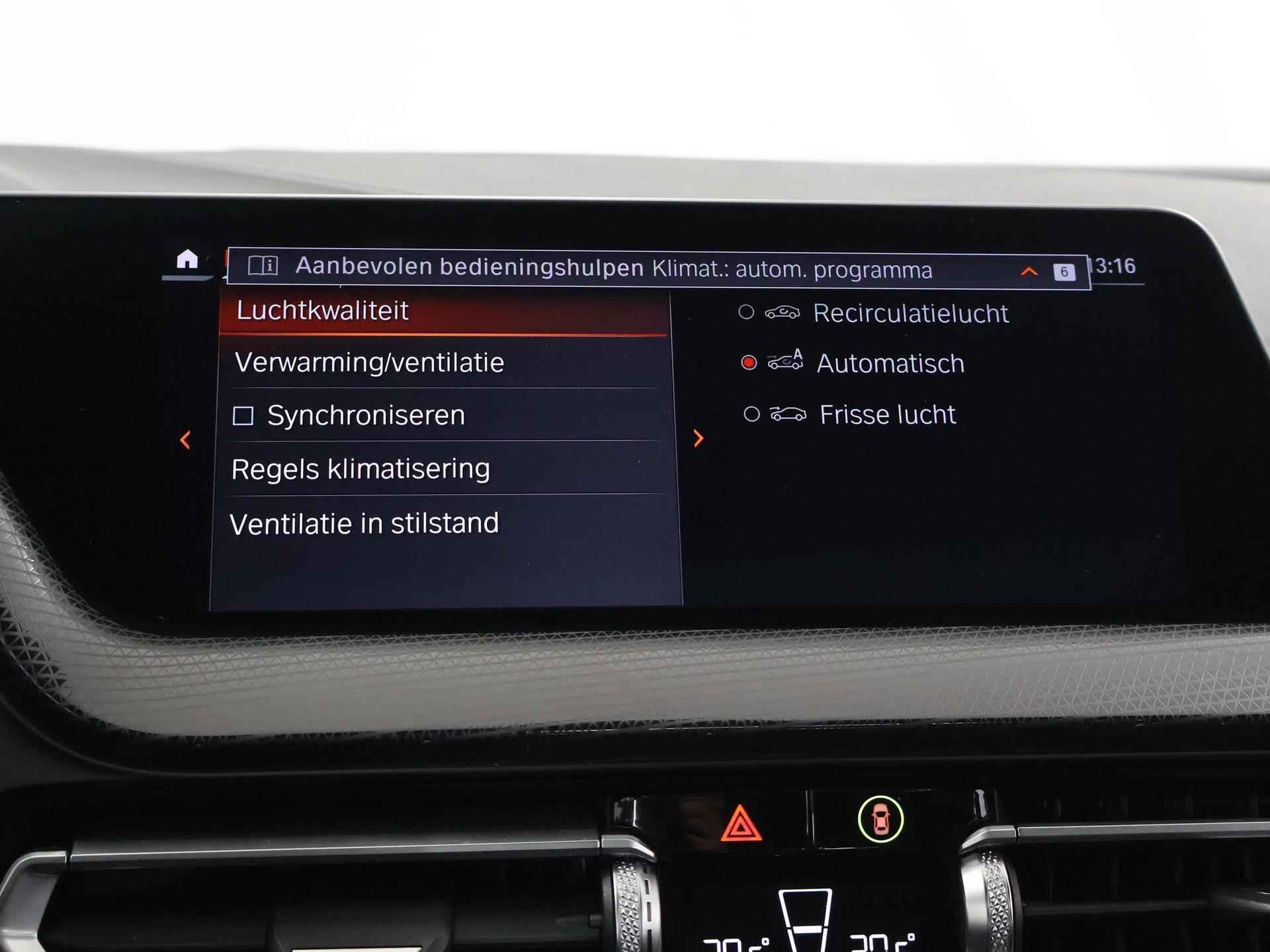 BMW 1-serie 118i High Executive | Panoramadak | Sportstoelen Leder | Virtual Cockpit | Stoelverwarming | Navigatie | Keyless go | - 26/45