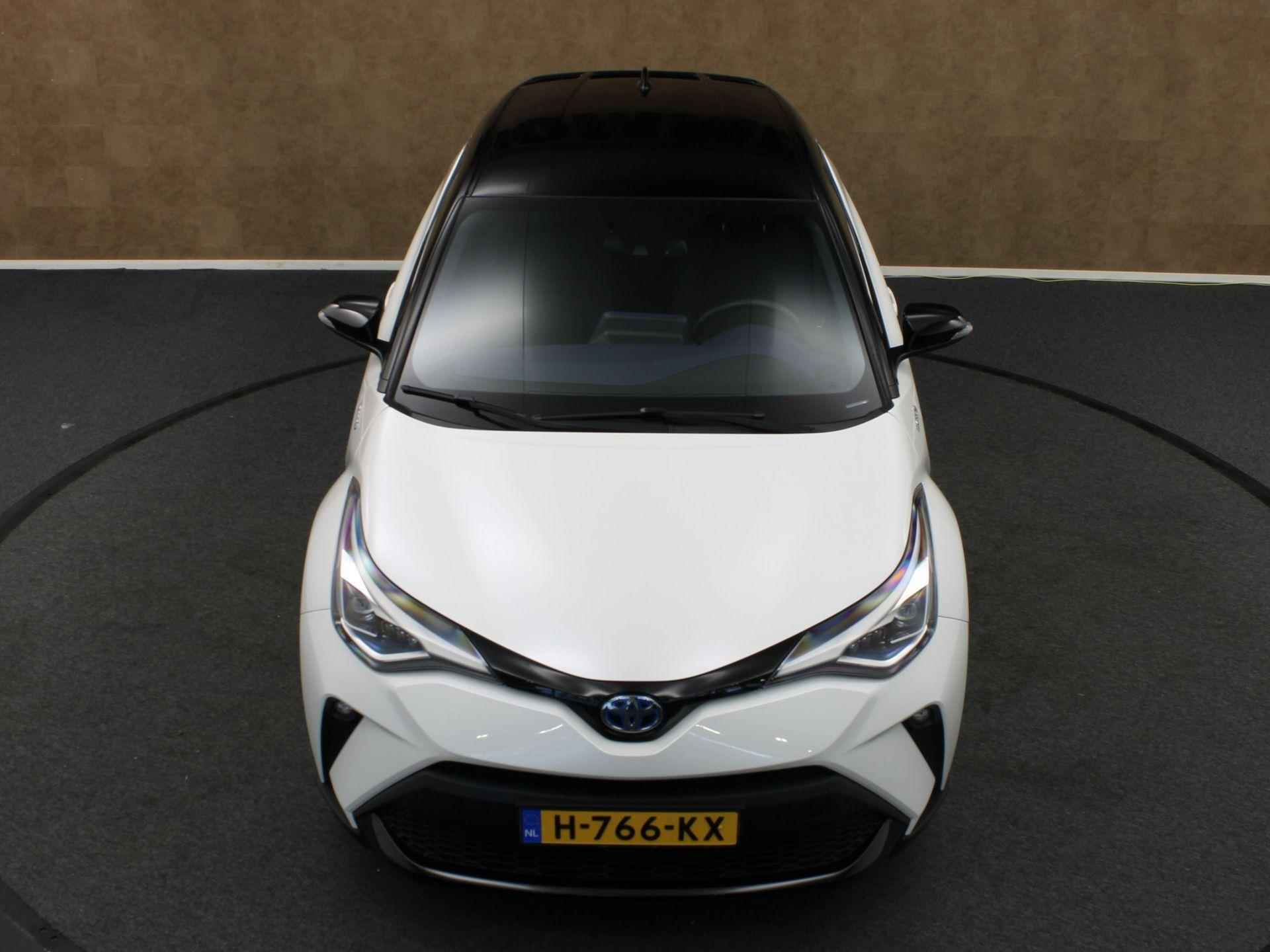 Toyota C-HR 2.0 Hybrid Bi-Tone  - ORIGINEEL NEDERLANDSE AUTO - NAVIGATIE - 18 INCH LICHT METALEN VELGEN - JBL AUDIO - DODEHOEK DETECTIE - PARKEERSENSOREN VOOR EN ACHTER - TWO TONE LAK - VOORSTOELEN VERWARMD - KEYLESS ENTRY/ START - ADAPTIEVE CRUISE CONTROL - 11/38