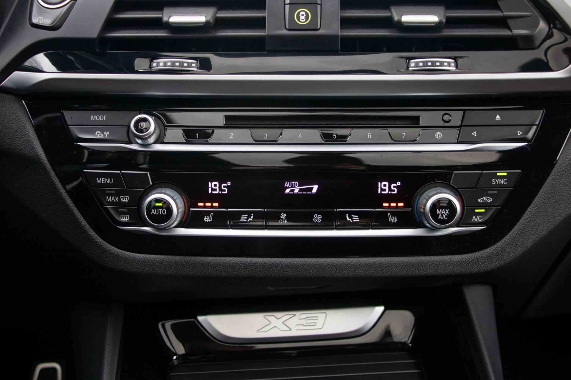 BMW X3 xDrive30i High Executive | M-Sport | Trekhaak | Panorama Dak | Head-Up Display - 17/34