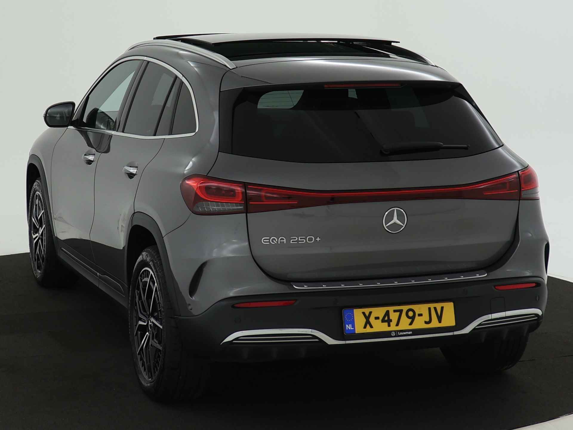 Mercedes-Benz EQA 250+ 71 kWh AMG Sportpakket | Panoramaschuifdak | Alarm | Dode Hoek Ass | Memory | Augmented Reality | Parkeerpakket met 360°-camera | KEYLESS-GO comfort pakket | Sfeerverlichting | - 17/44