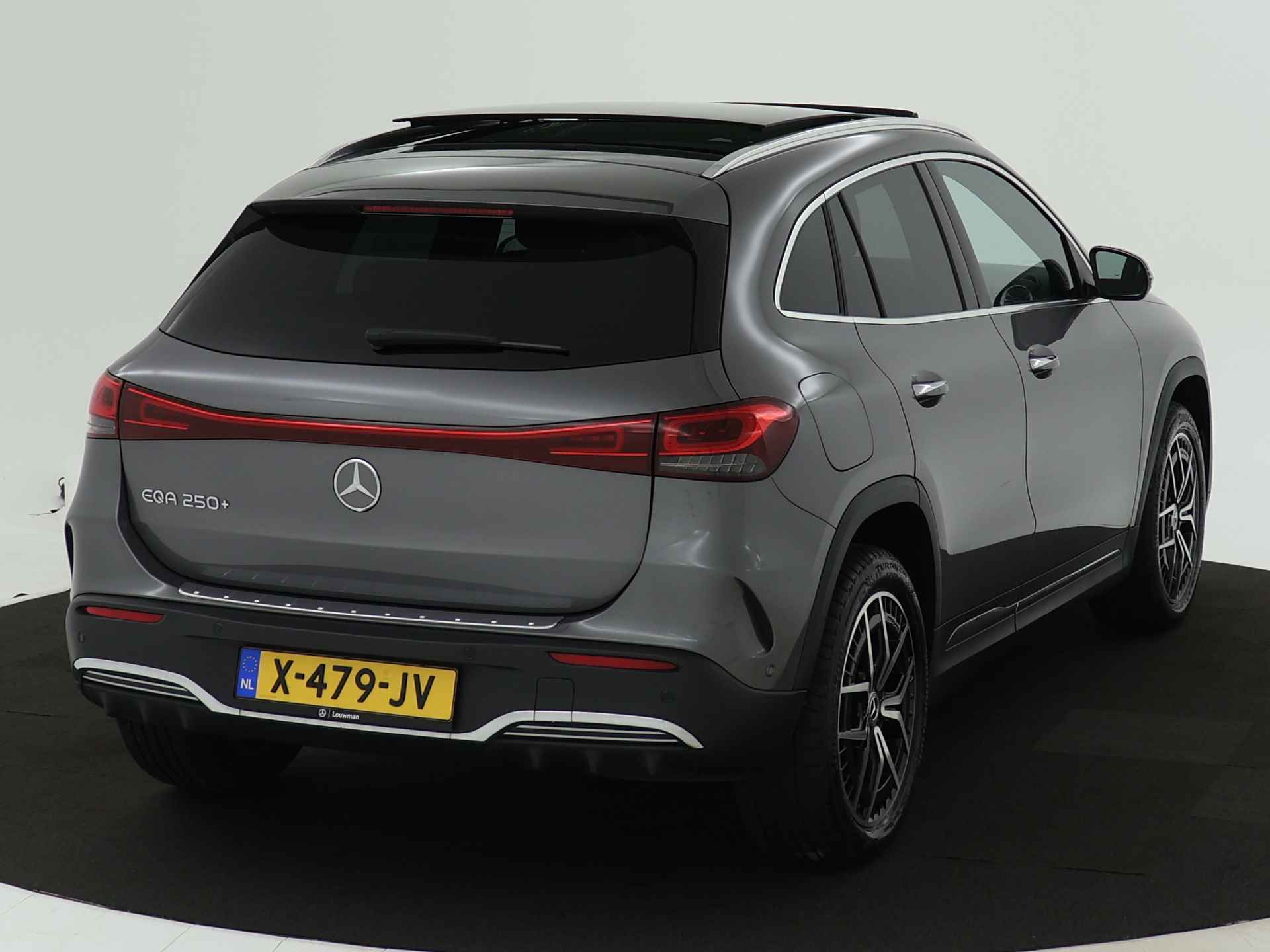 Mercedes-Benz EQA 250+ 71 kWh AMG Sportpakket | Panoramaschuifdak | Alarm | Dode Hoek Ass | Memory | Augmented Reality | Parkeerpakket met 360°-camera | KEYLESS-GO comfort pakket | Sfeerverlichting | - 18/44