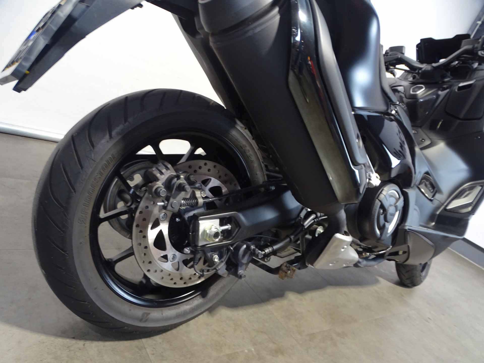 Yamaha T-MAX TECH MAX - 5/8