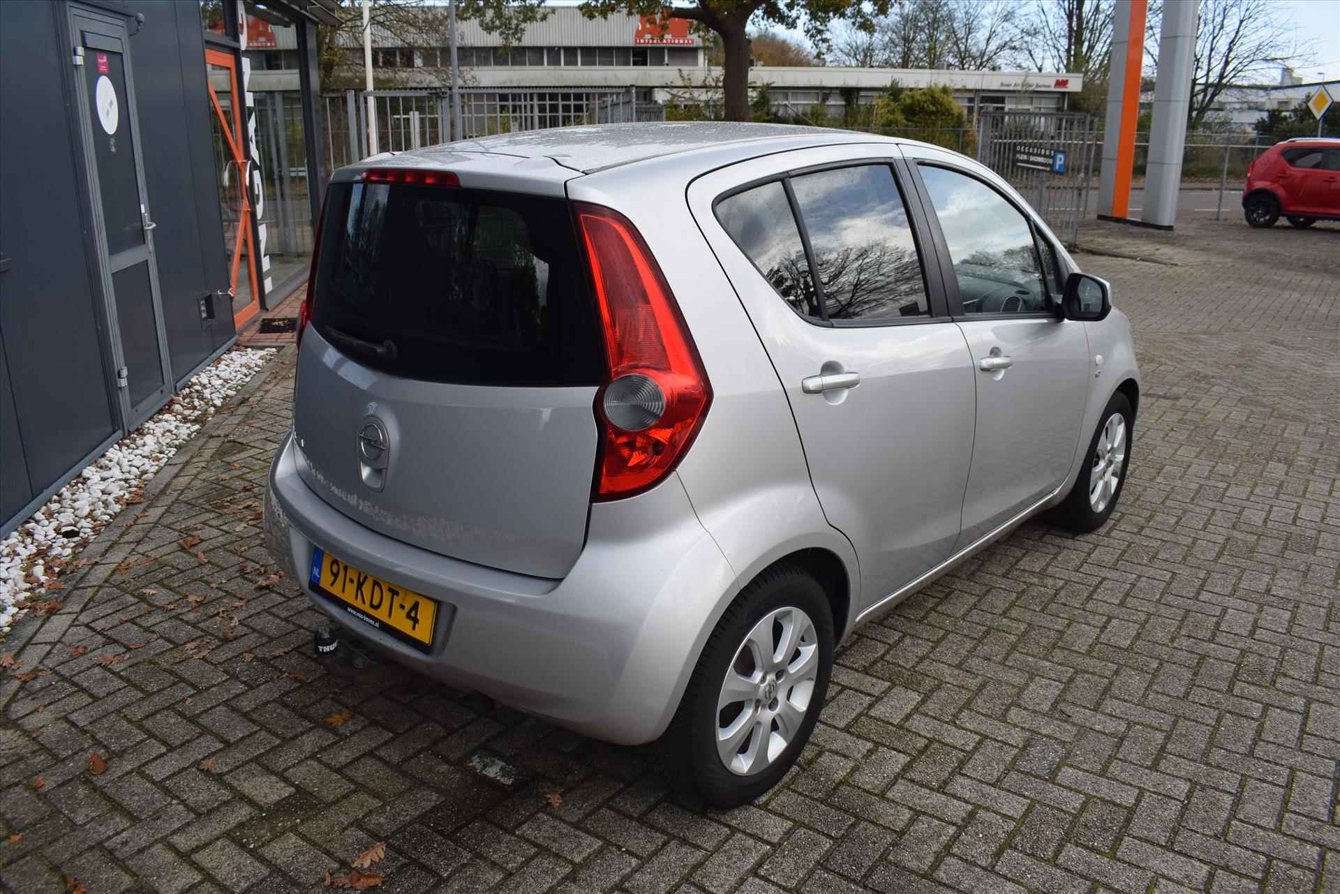 OPEL Agila 1.2 16V 63KW Edition - 25/26