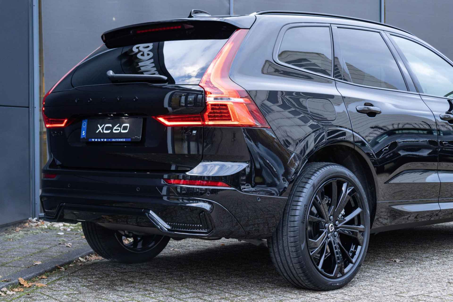 Volvo XC60 2.0 T6 Plug-in hybrid AWD Plus Black Edition Volvo XC60 2.0 Recharge T6 AWD Plus Black Edition 360 graden Camera | 21 Inch LMV | Donker getinte ramen - 12/45