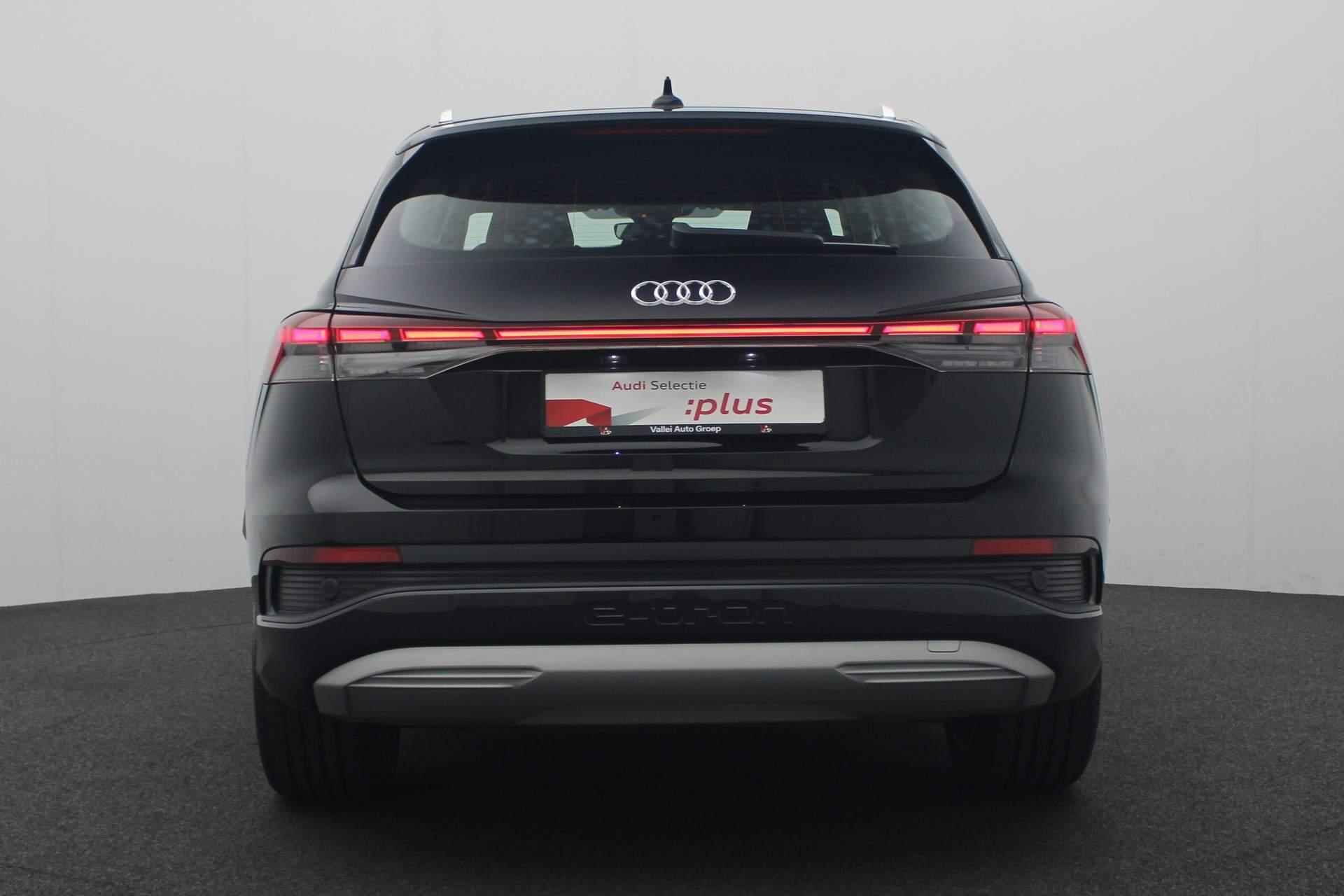 Audi Q4 e-tron 40 Advanced edition 77 kWh 204PK | Matrix LED | 20 inch | Navi | Stoelverwarming | Cruise | Clima | Apple Carplay / Android Auto - 18/43