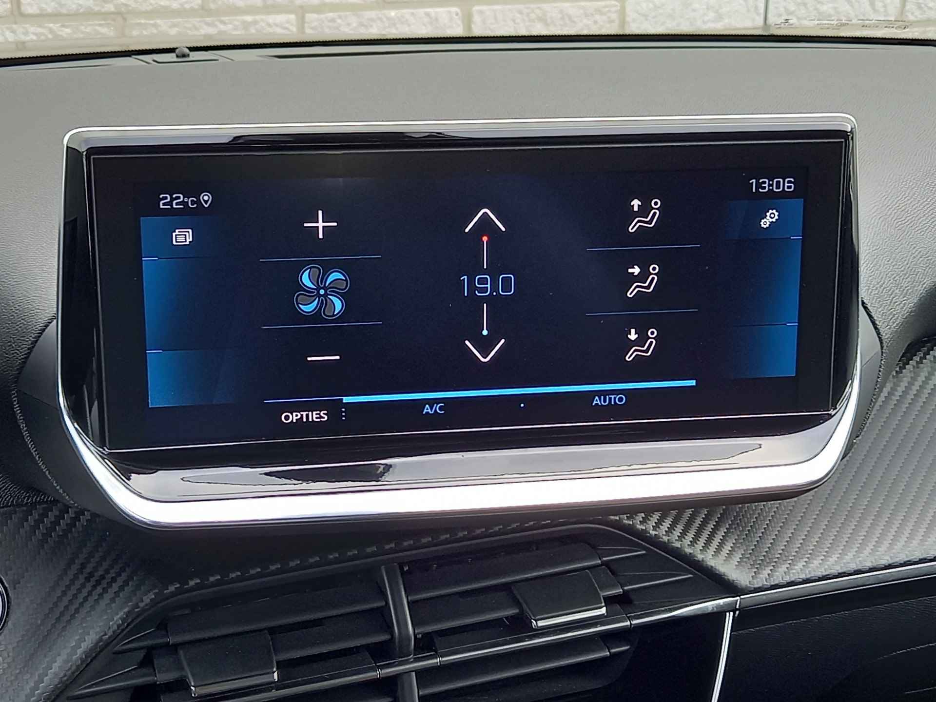 Peugeot 208 1.2 PureTech Allure met o.a. Panoramadak, 3D I-Cockpit en Camera! - 21/46