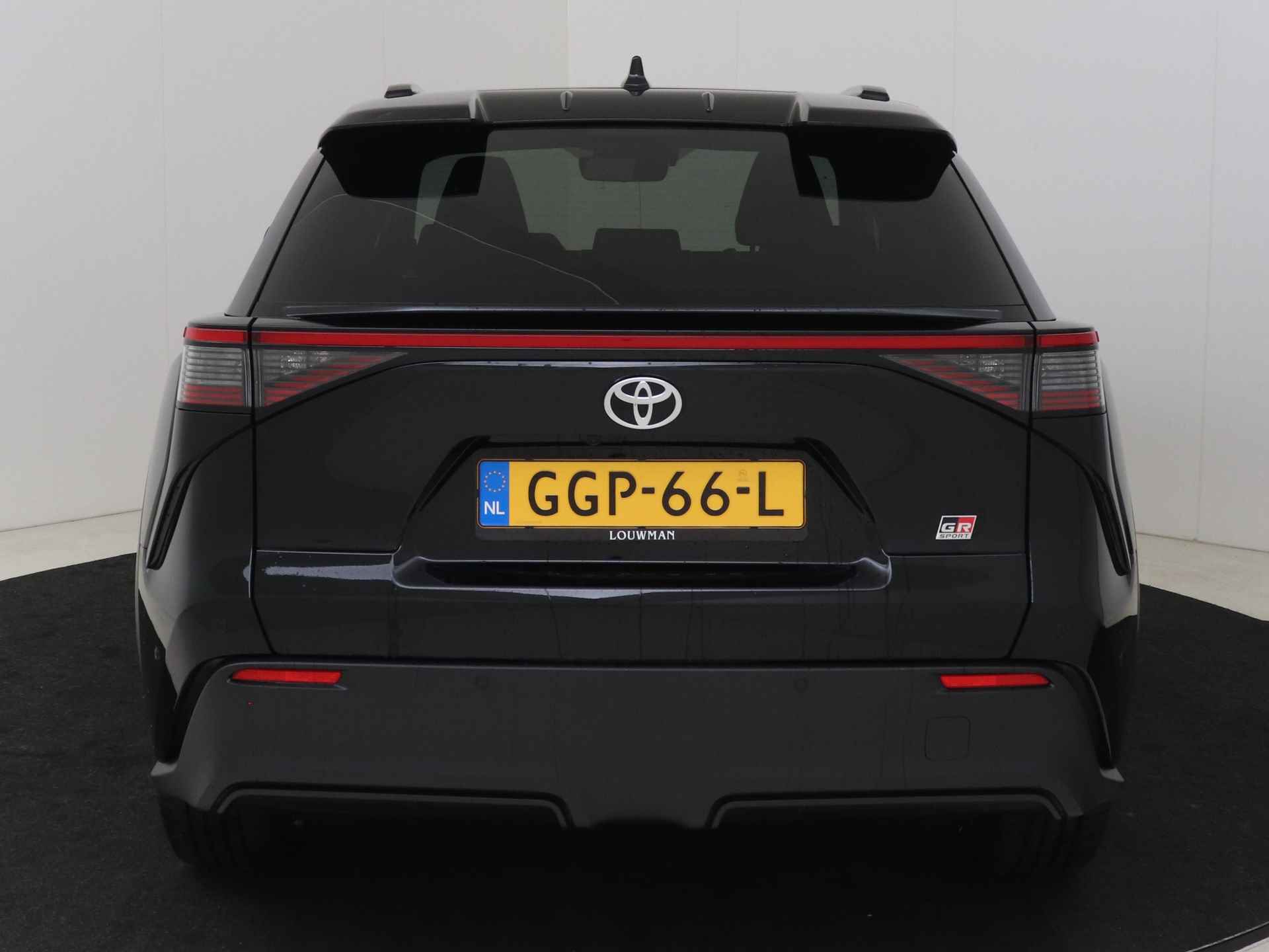 Toyota Bz4x GR SPORT-Premium 71 kWh 204PK | DEMO VOORDEEL | 20inch Hoogglans zwart met rode remschoenen | Panoramadak | - 28/51