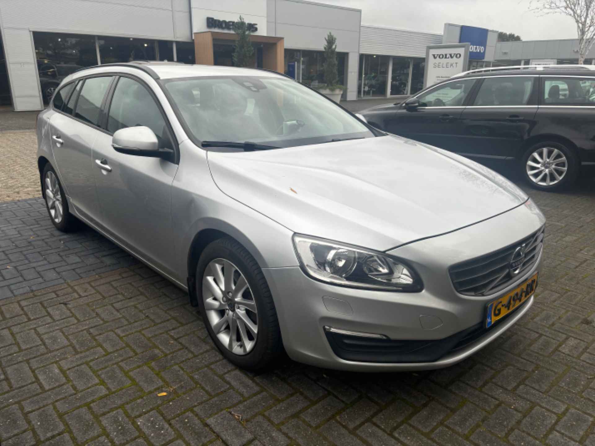 Volvo V60 2.0 T3 KINETIC | DEALER OH! | NAVI | CLIMA | WINTERPACK | CRUISE | PARK SENS | LM. VELGEN | TREKHAAK - 2/8