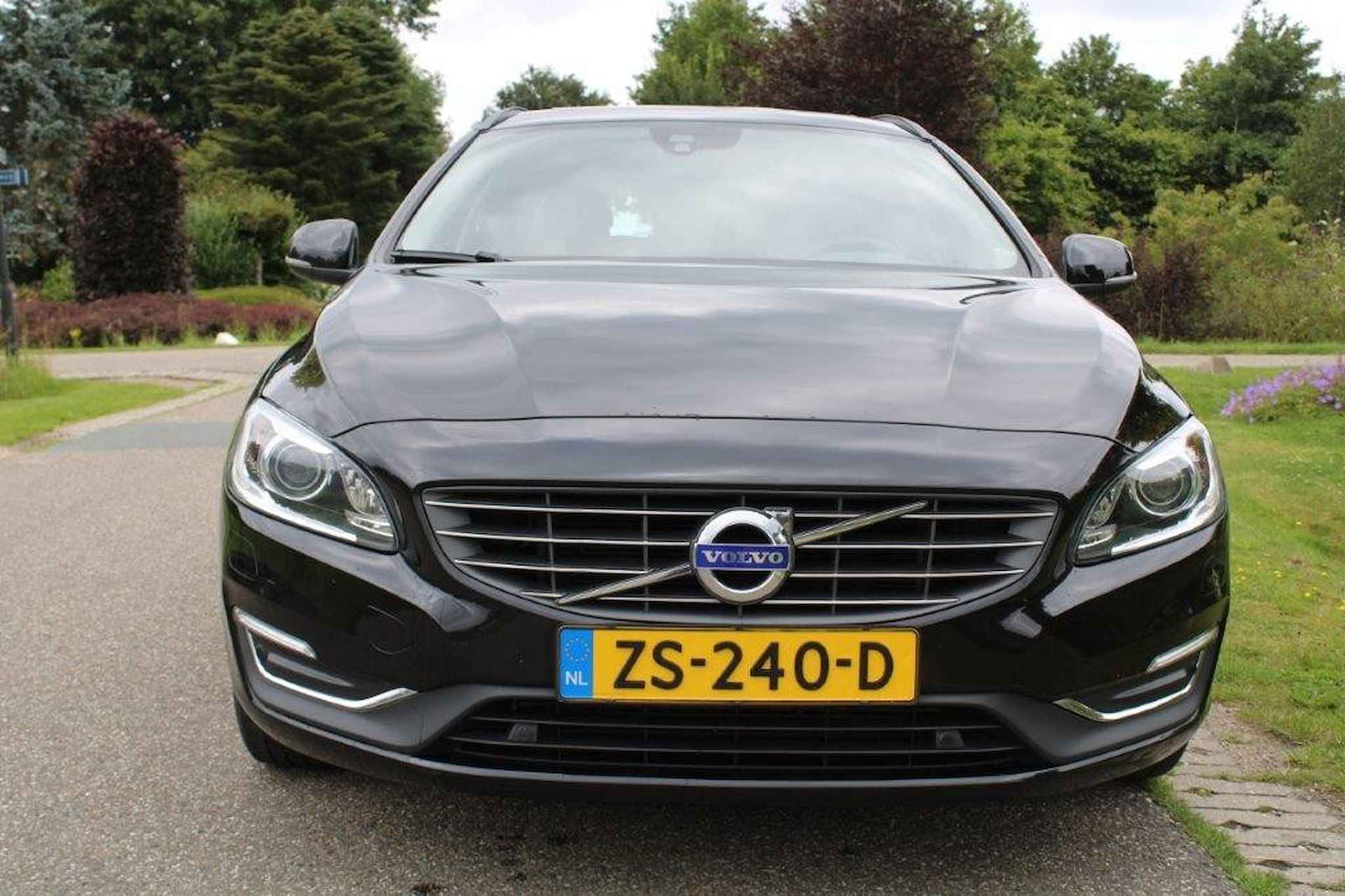 VOLVO V60 2.0T6 AWD 306pk R-Design ECC/cruise/navi/schuifdak/leer/trekhaak - 26/46