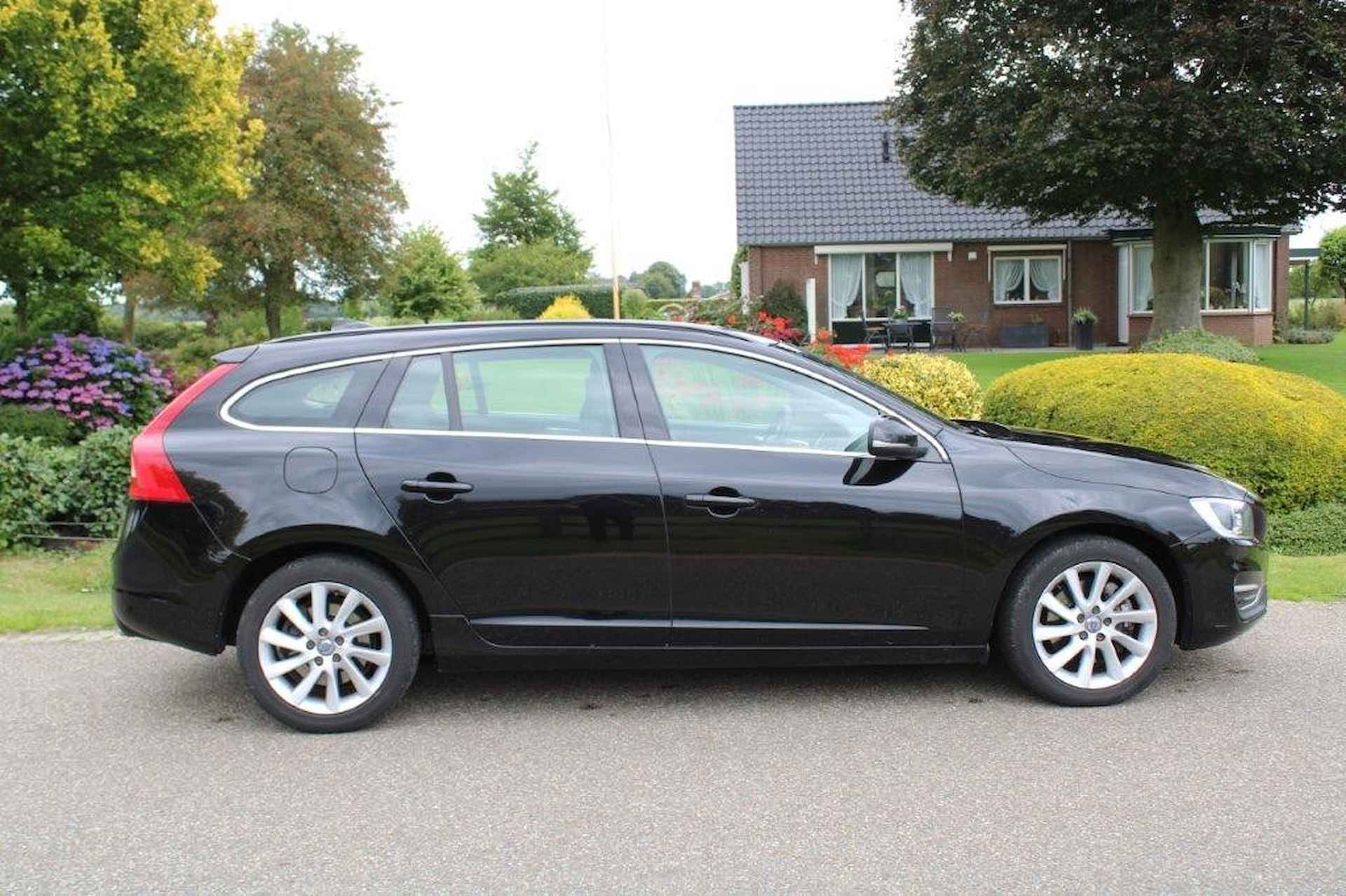 VOLVO V60 2.0T6 AWD 306pk R-Design ECC/cruise/navi/schuifdak/leer/trekhaak - 27/46