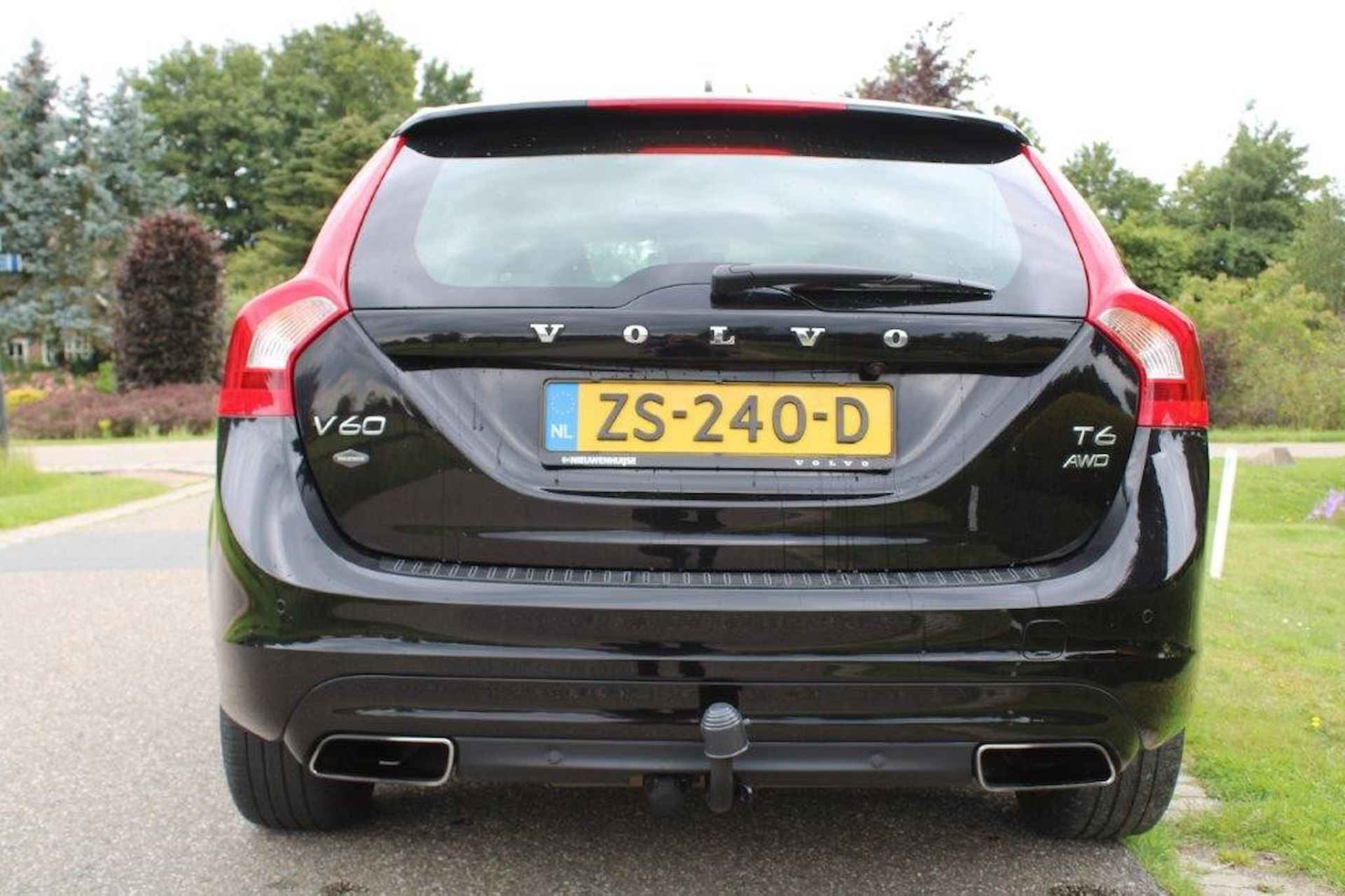 VOLVO V60 2.0T6 AWD 306pk R-Design ECC/cruise/navi/schuifdak/leer/trekhaak - 29/46