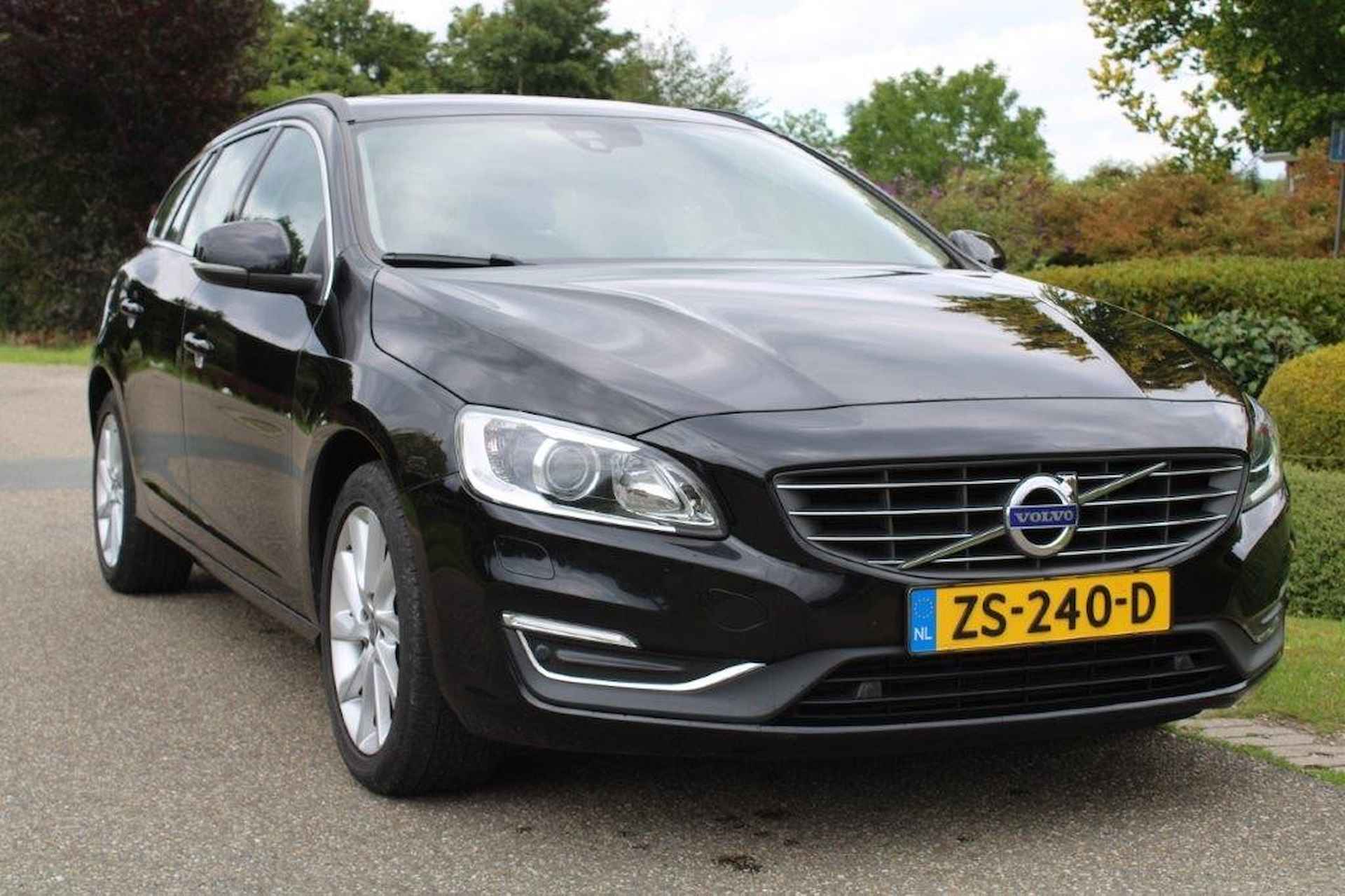 VOLVO V60 2.0T6 AWD 306pk R-Design ECC/cruise/navi/schuifdak/leer/trekhaak - 30/46