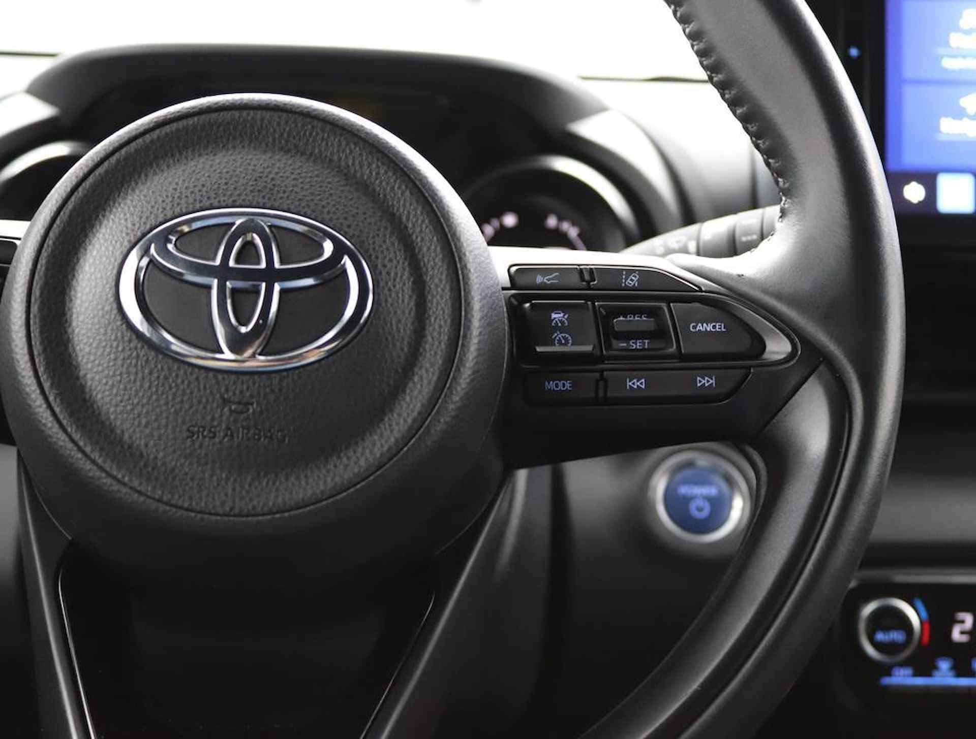 Toyota Yaris 1.5 Hybrid Executive Limited | Half lederen bekleding | Apple carplay/Android auto | - 21/55