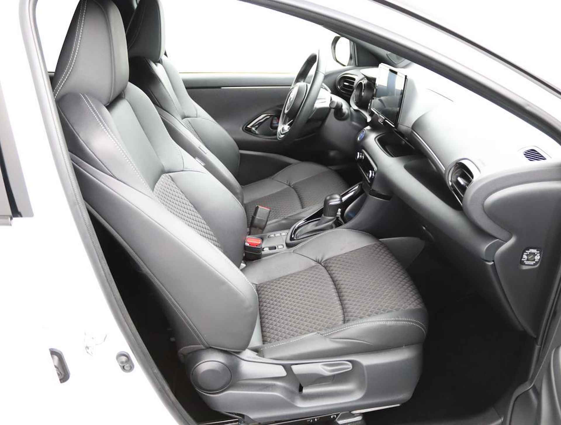 Toyota Yaris 1.5 Hybrid Executive Limited | Half lederen bekleding | Apple carplay/Android auto | - 22/55