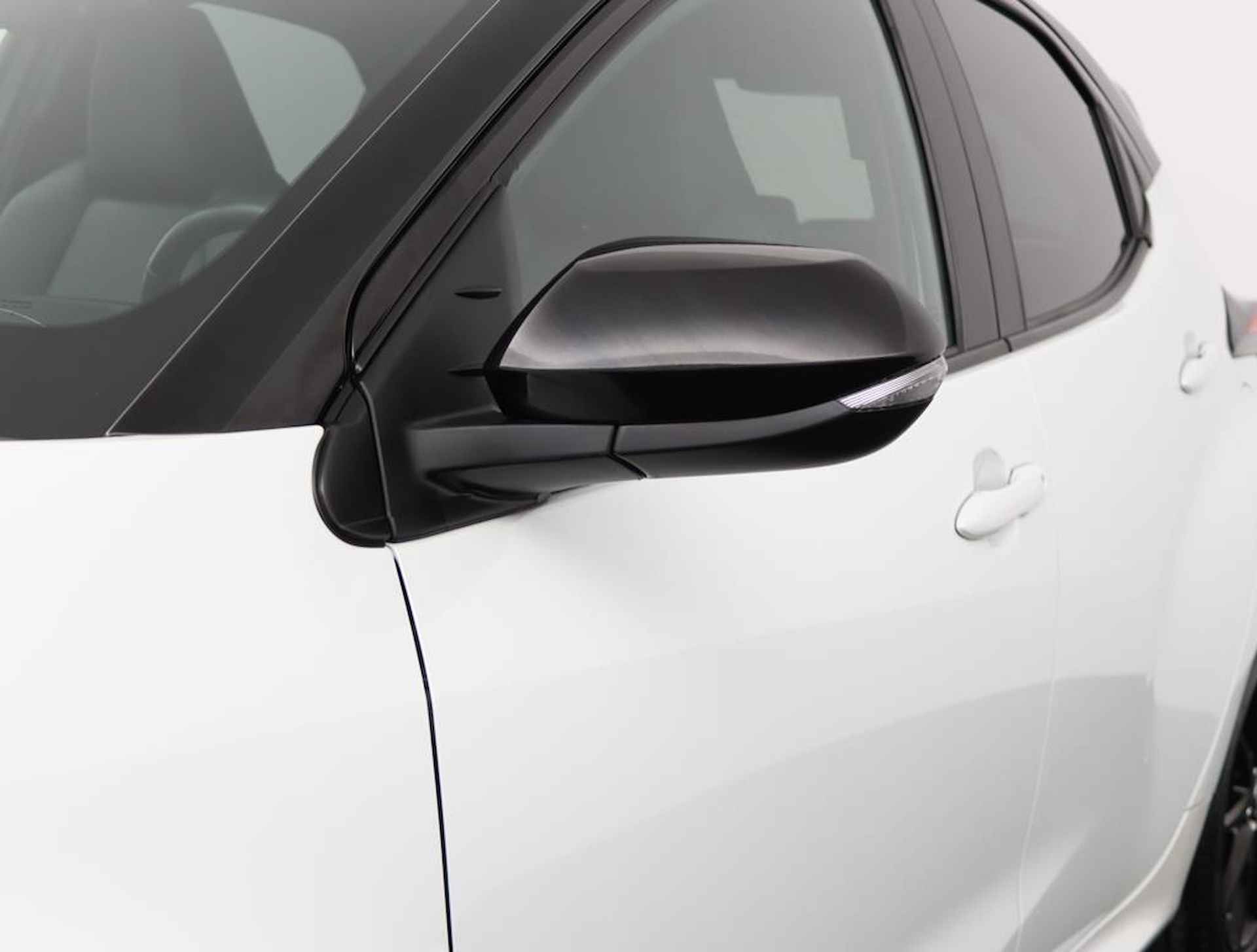 Toyota Yaris 1.5 Hybrid Executive Limited | Half lederen bekleding | Apple carplay/Android auto | - 36/55
