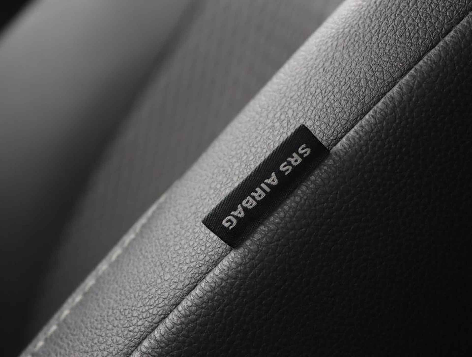 Toyota Yaris 1.5 Hybrid Executive Limited | Half lederen bekleding | Apple carplay/Android auto | - 43/55
