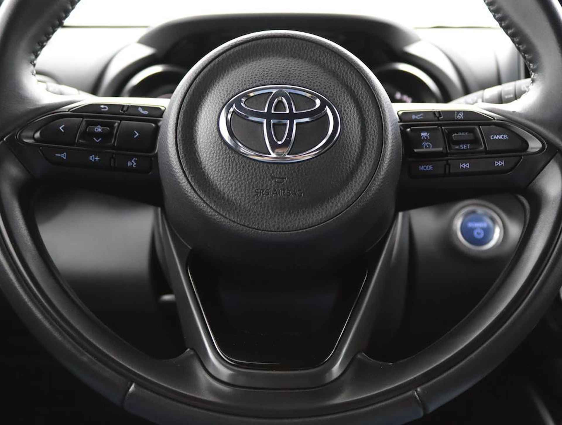 Toyota Yaris 1.5 Hybrid Executive Limited | Half lederen bekleding | Apple carplay/Android auto | - 46/55