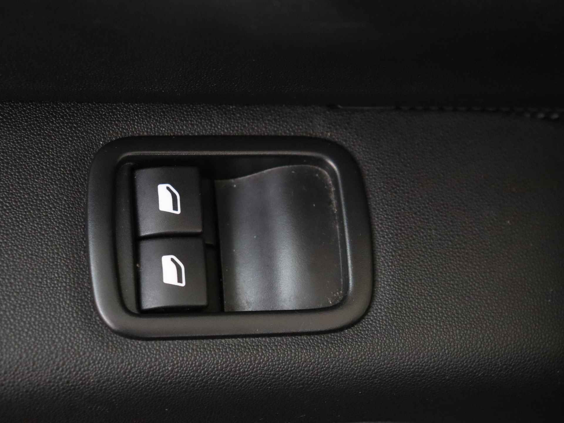 Citroën C3 1.2 PureTech S&S Feel 5 deurs | Climate Control | Navigatie | Parkeerhulp Achter - 28/40