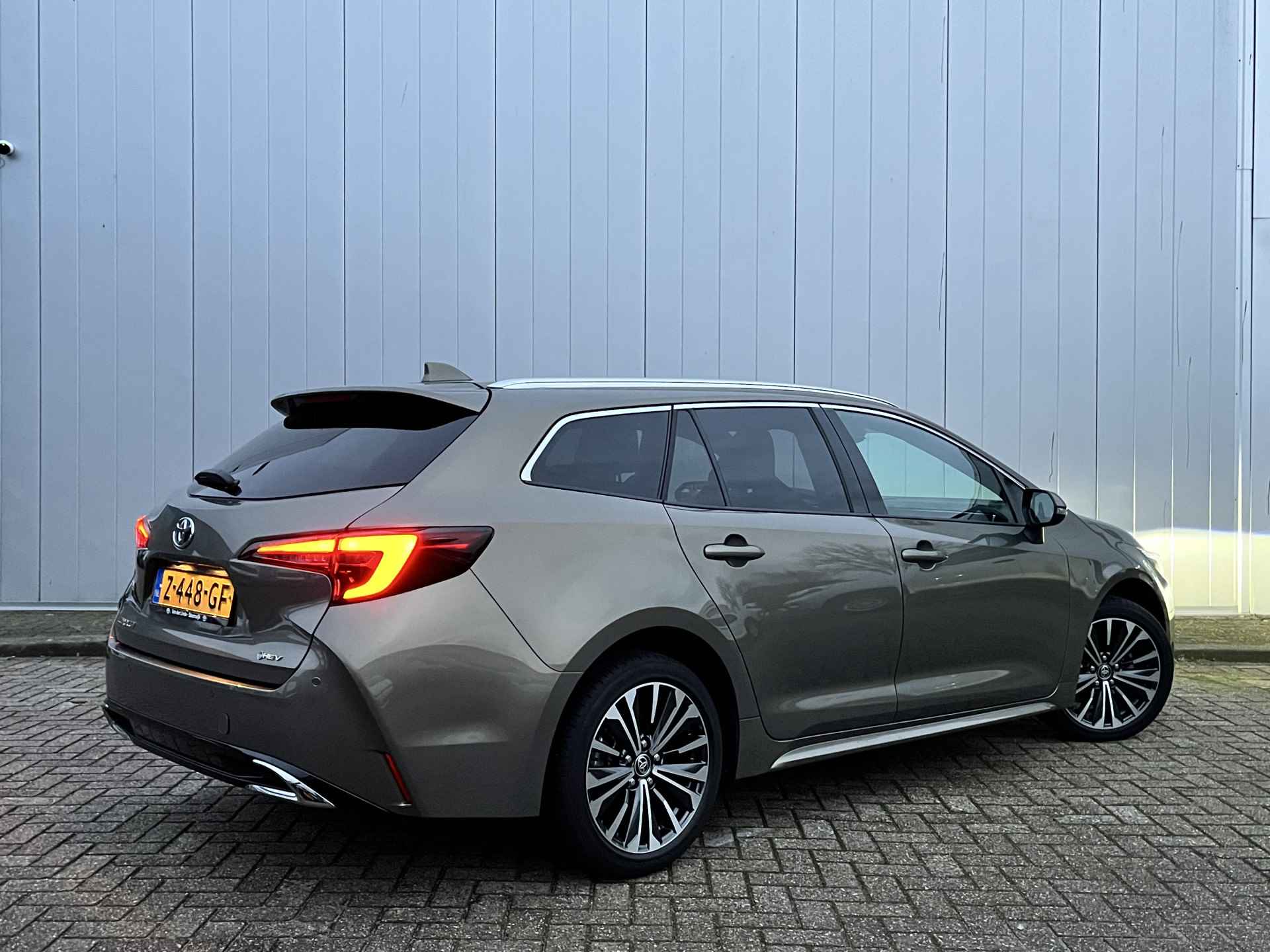 Toyota Corolla Touring Sports 1.8 Hybrid NL Auto First Edition Navi Clima PDC Stoelverwarming - 4/23