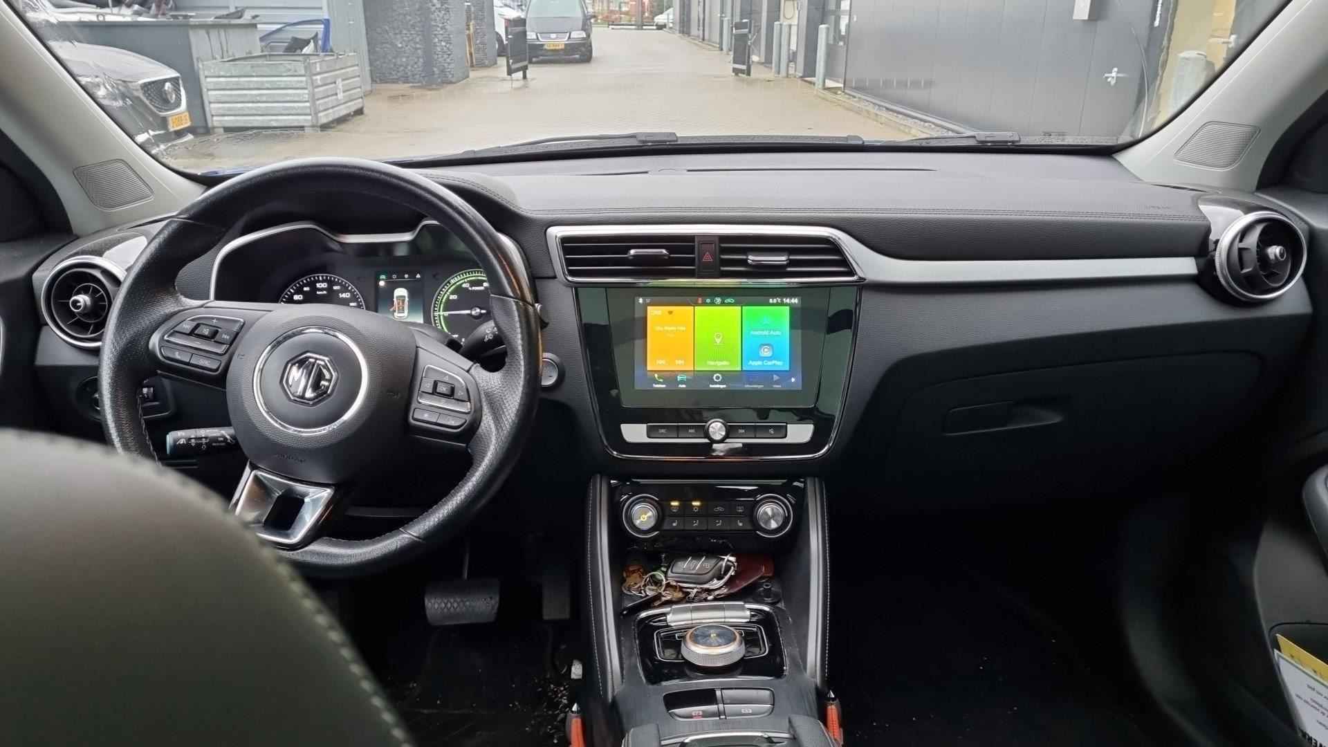 MG ZS EV Luxury 45 kWh | WLTP 263KM | Afneembare Trekhaak |  Panorama/ Schuif-Kantel dak | DAB | ACC | LMV Airco | Navigatie | - 6/27